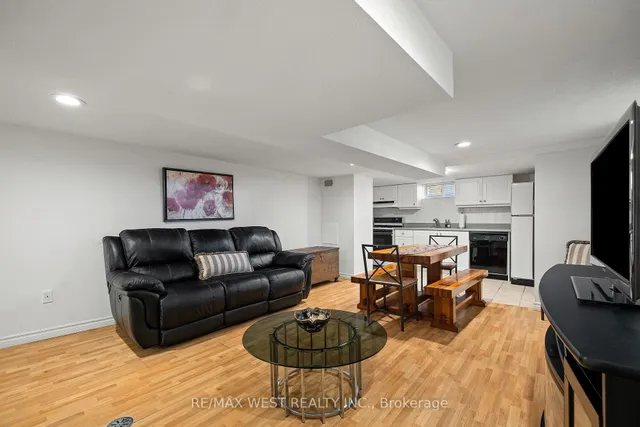 Additional property image - 119 Bellwoods Ave