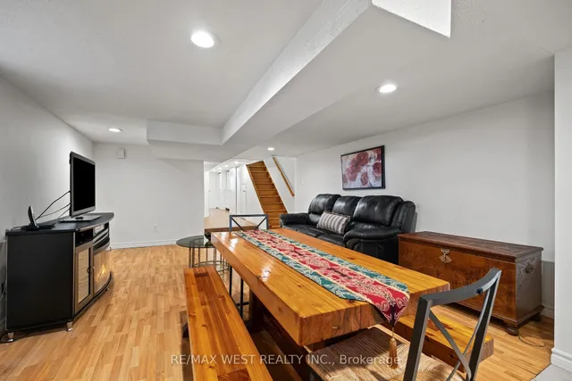 Additional property image - 119 Bellwoods Ave