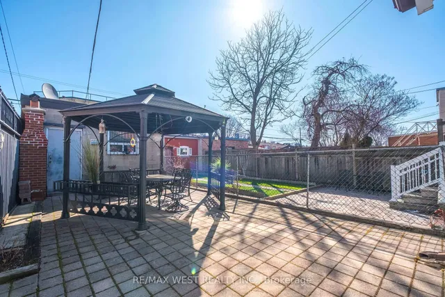 Additional property image - 119 Bellwoods Ave