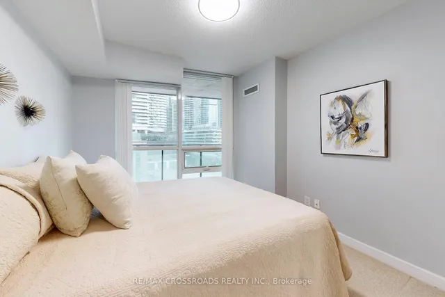 Additional property image - 33 Bay St Unit 813