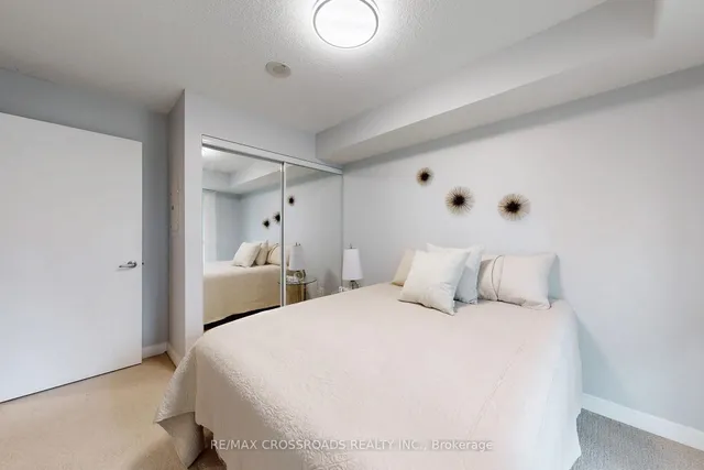 Additional property image - 33 Bay St Unit 813