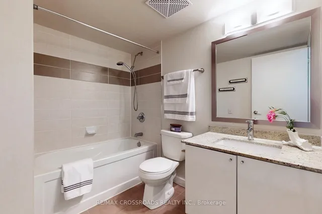Additional property image - 33 Bay St Unit 813