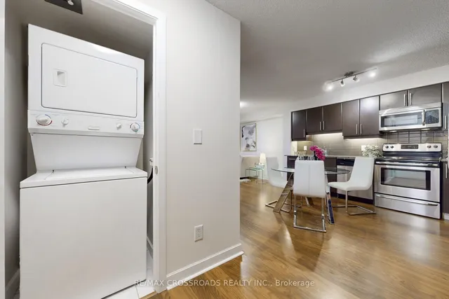 Additional property image - 33 Bay St Unit 813