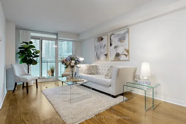 Additional property image - 33 Bay St Unit 813
