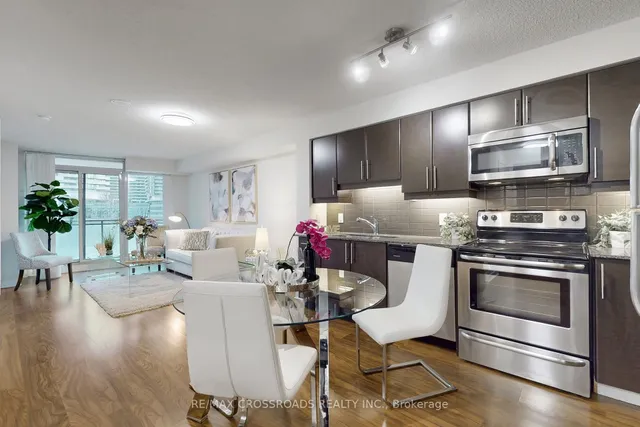 Additional property image - 33 Bay St Unit 813