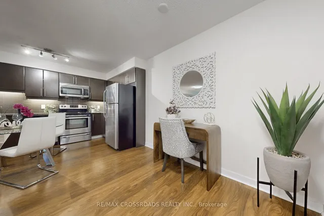 Additional property image - 33 Bay St Unit 813