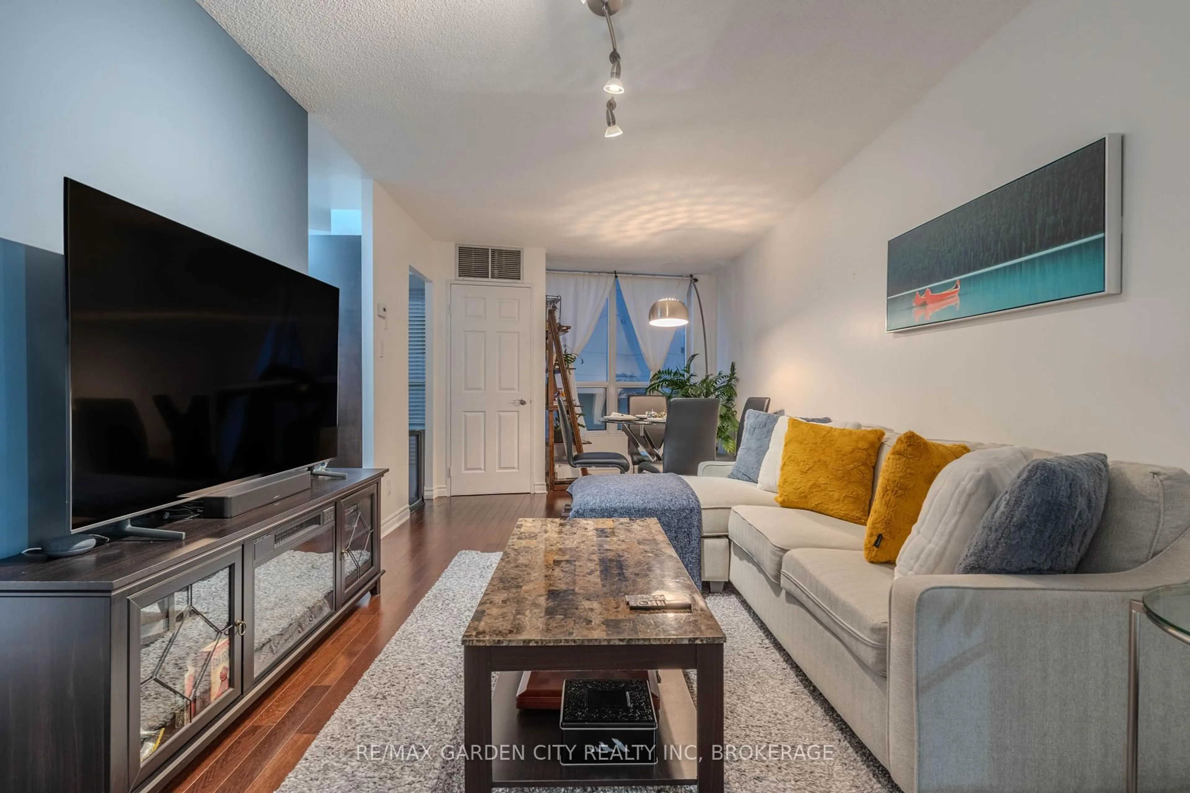 Living room with furniture, unknown for 897 Sheppard Ave #202, Toronto Ontario M3H 2T4