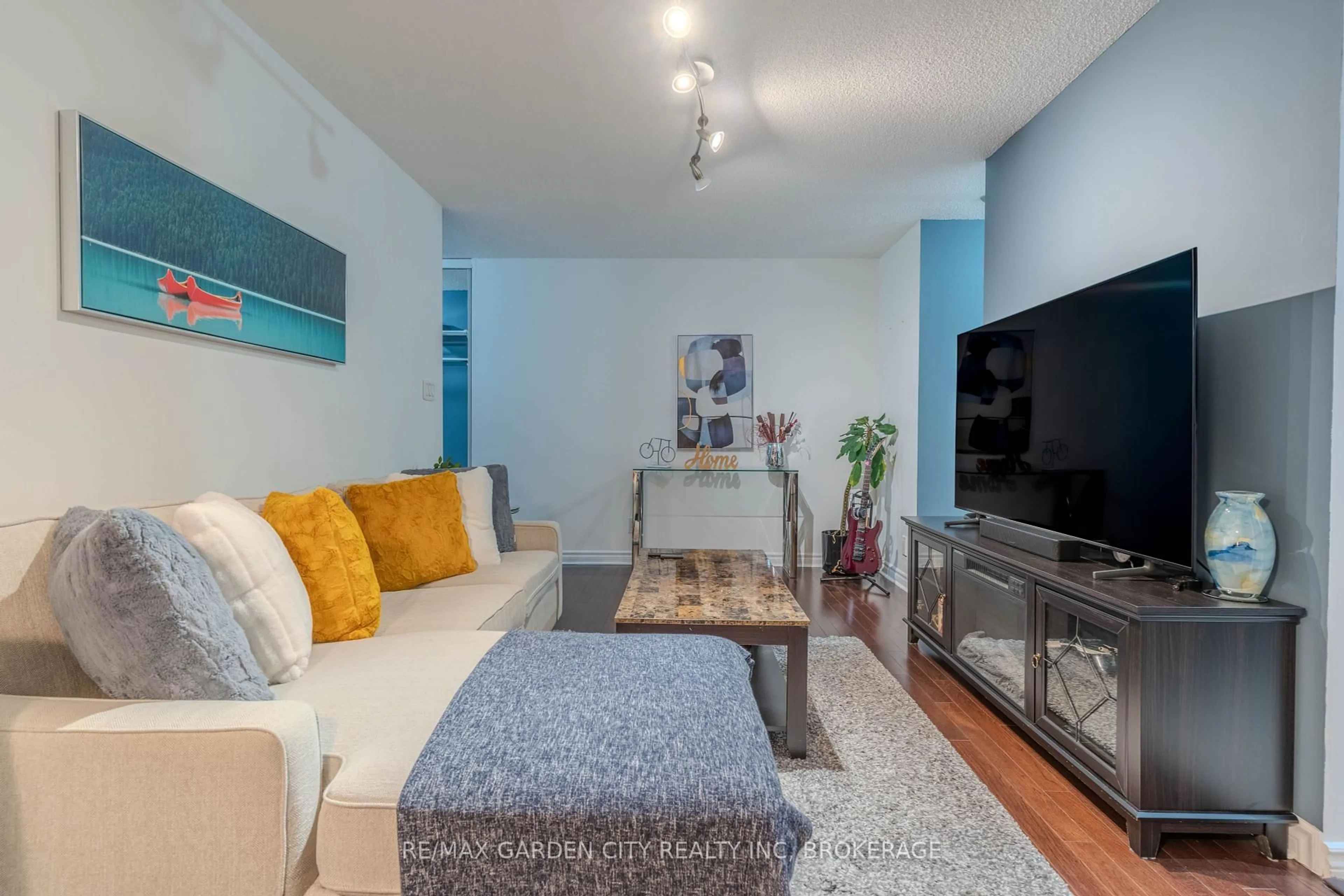 Living room with furniture, unknown for 897 Sheppard Ave #202, Toronto Ontario M3H 2T4