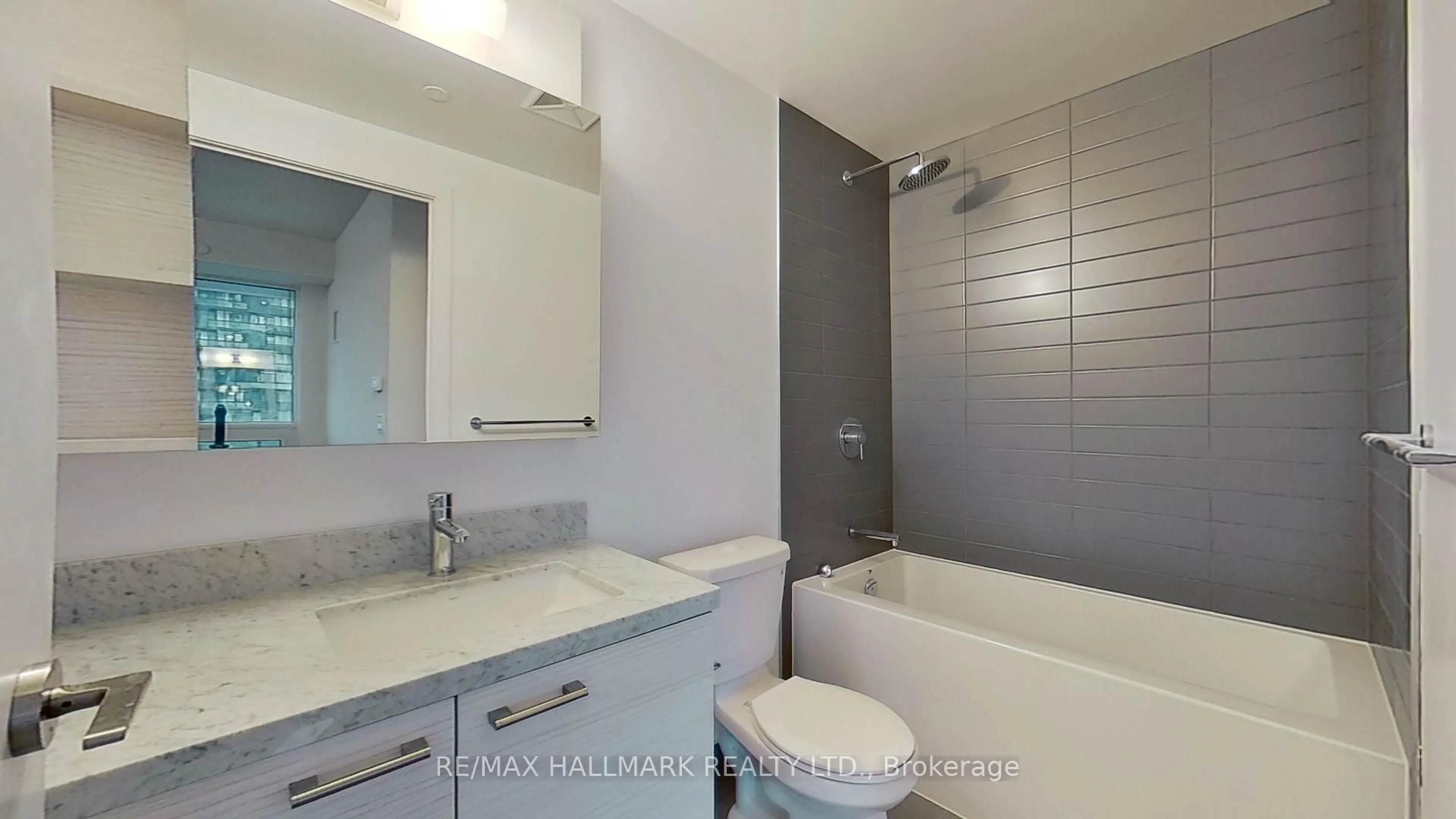 Standard bathroom, ceramic/tile floor for 2221 Yonge St #3601, Toronto Ontario M4S 0B8