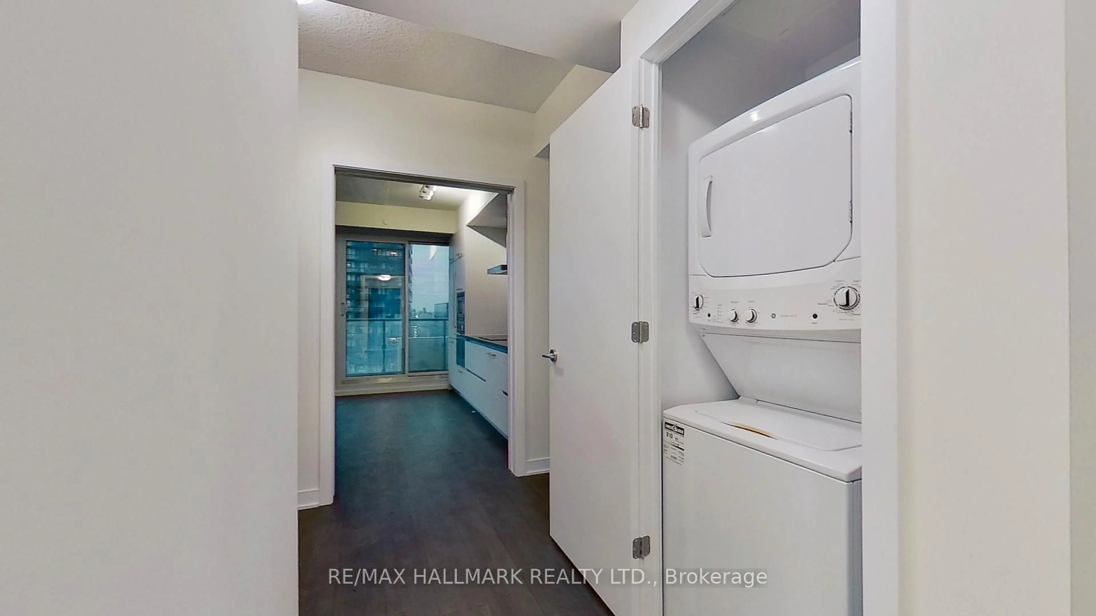 Laundry room for 2221 Yonge St #3601, Toronto Ontario M4S 0B8