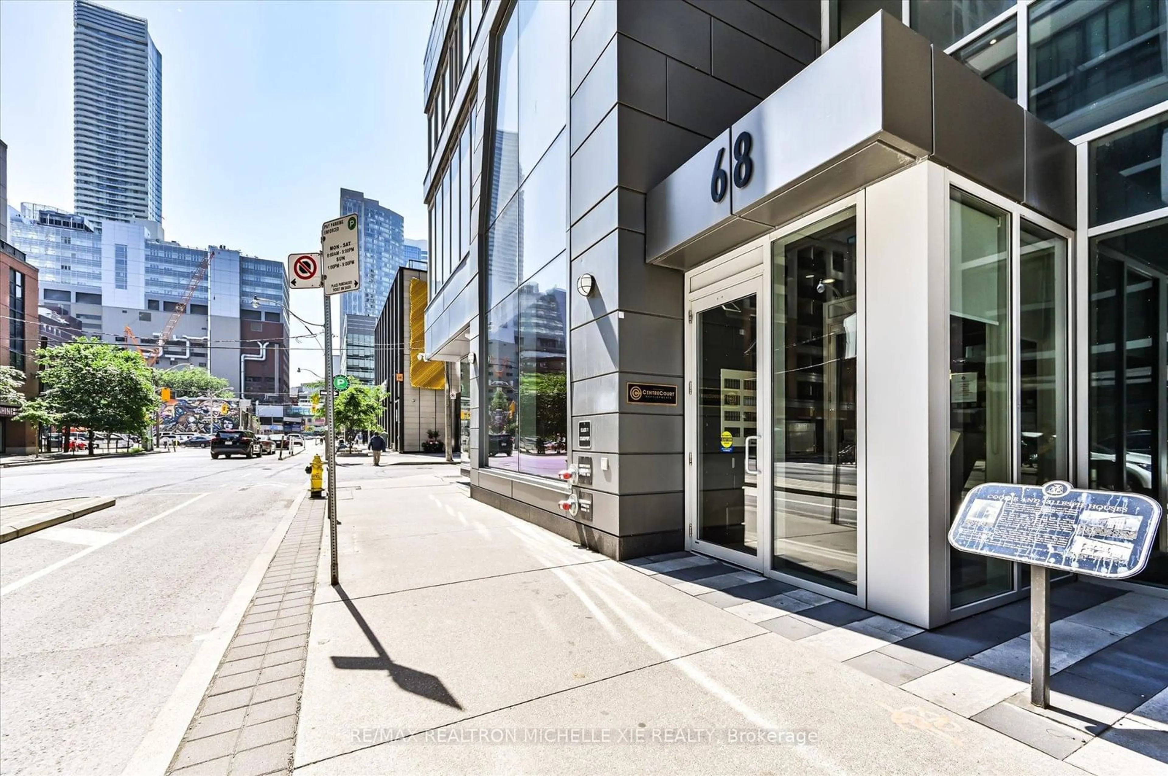 Indoor foyer for 68 Shuter St #2609, Toronto Ontario M5B 0B4