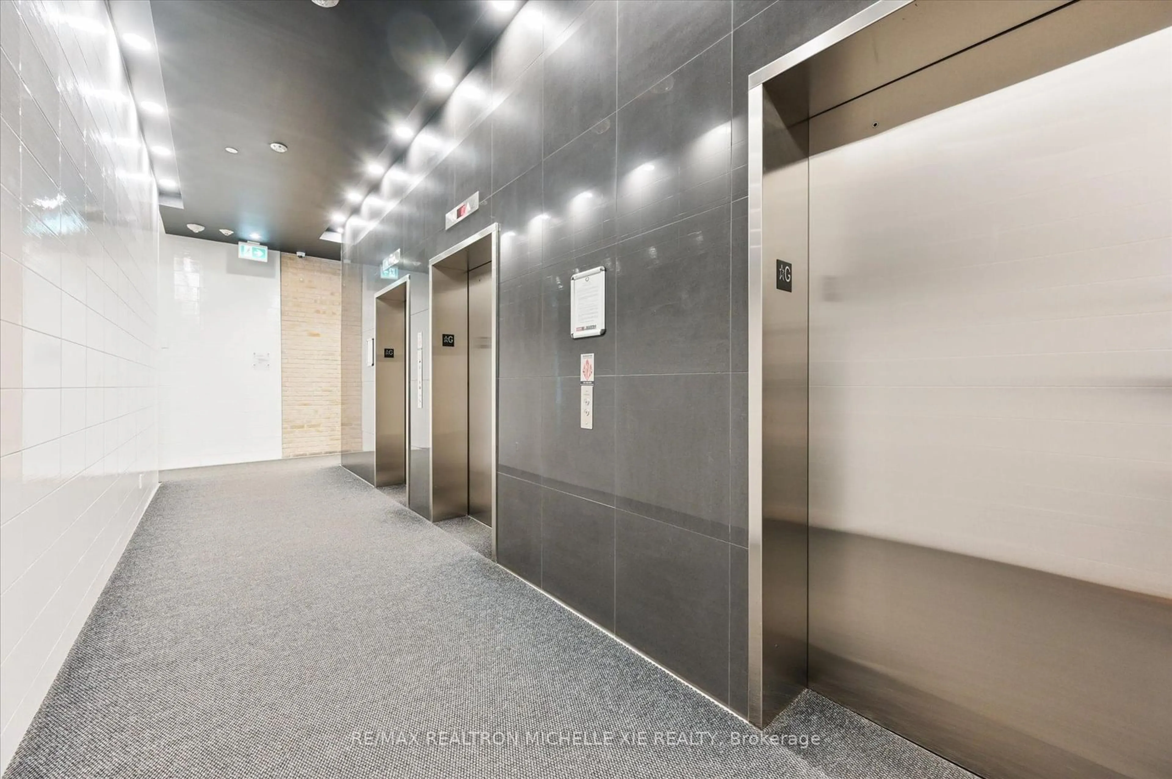 Indoor foyer for 68 Shuter St #2609, Toronto Ontario M5B 0B4