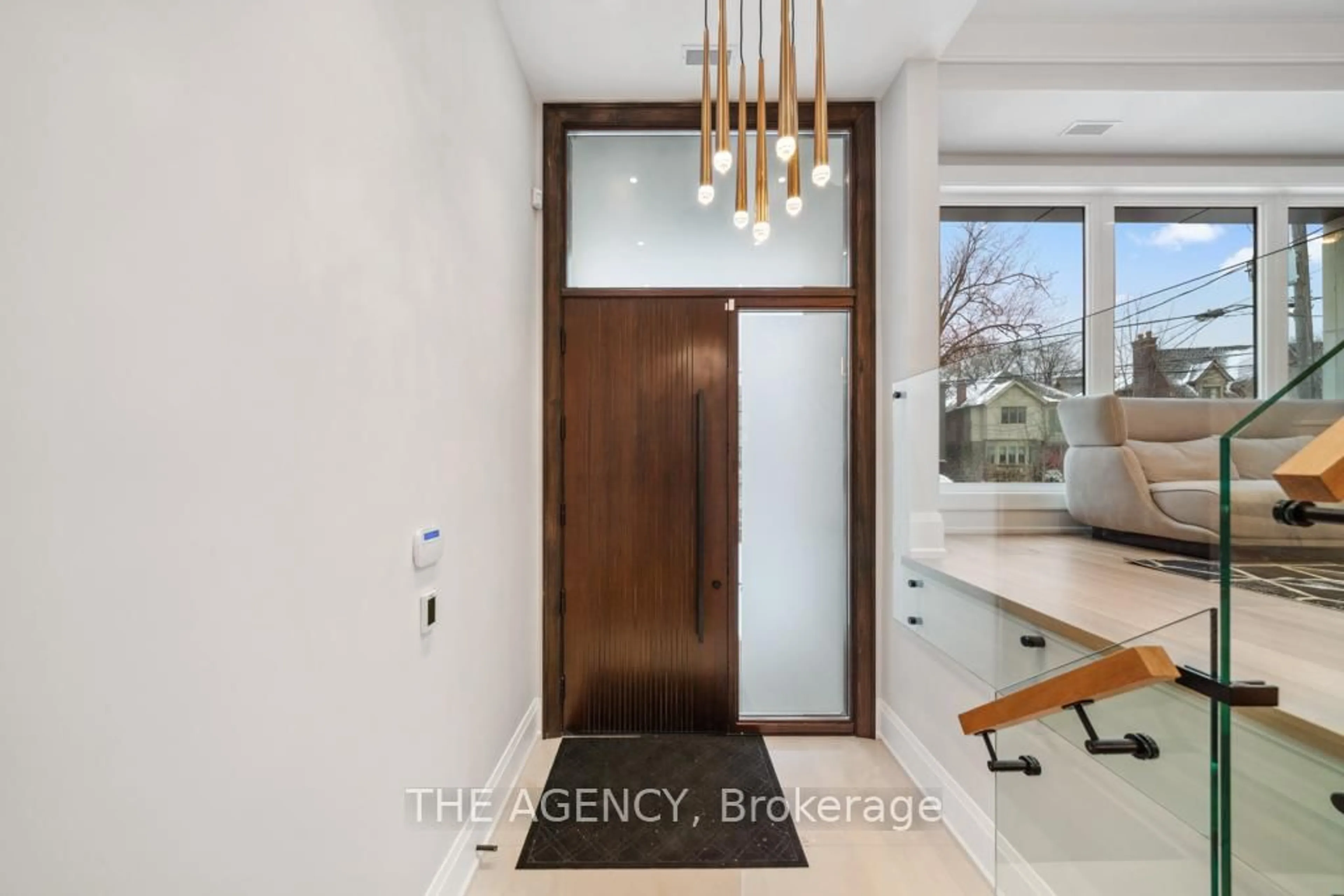 Indoor entryway for 127 Joicey Blvd, Toronto Ontario M5M 2T8
