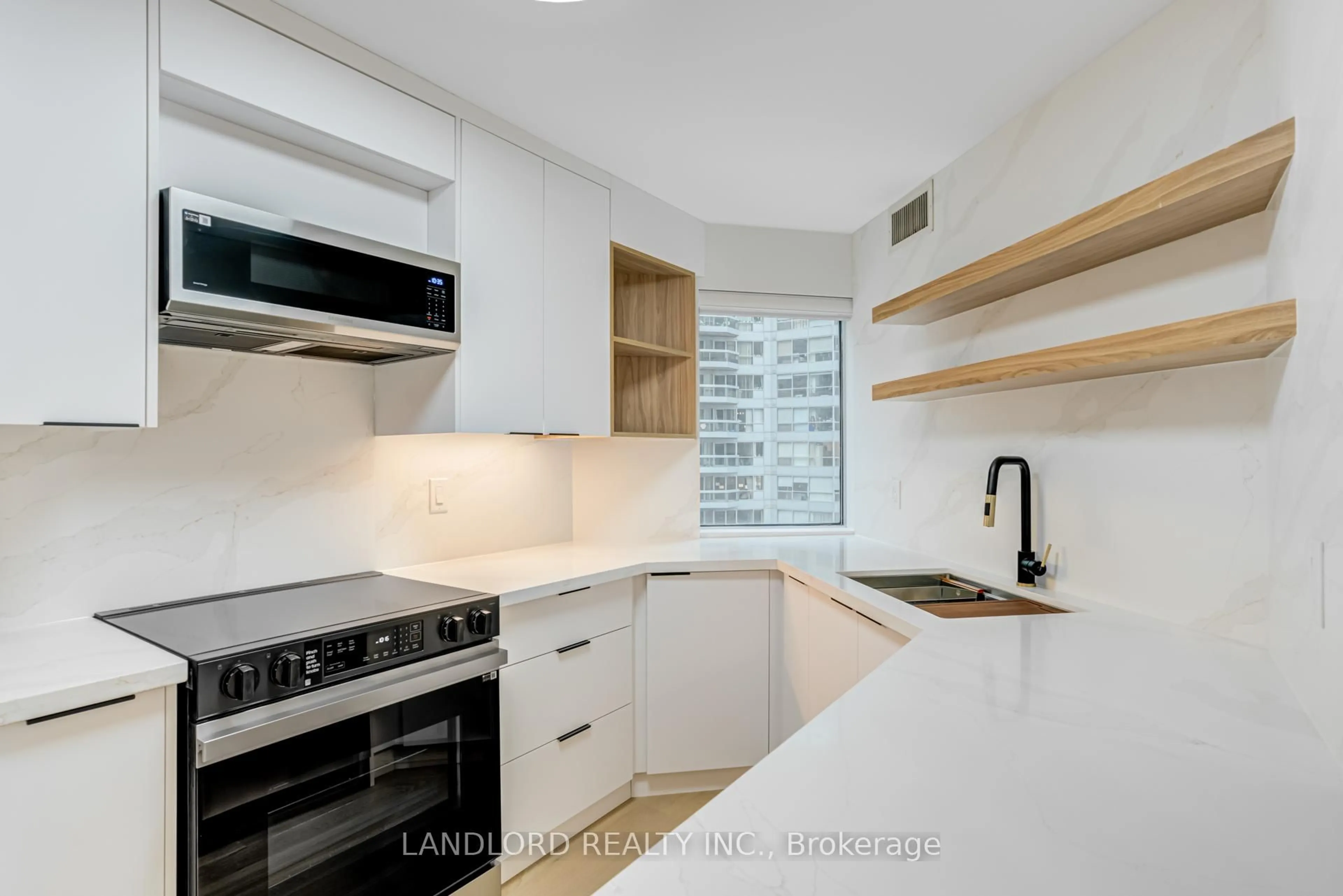 Standard kitchen, unknown for 10 Queens Quay #1014, Toronto Ontario M5J 2R9