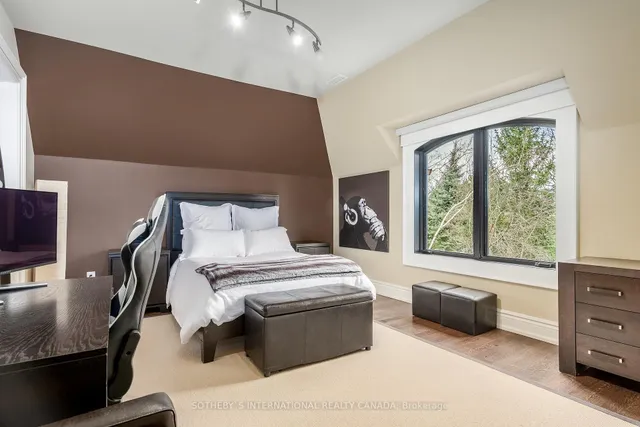Additional property image - 6 Bayview Wood