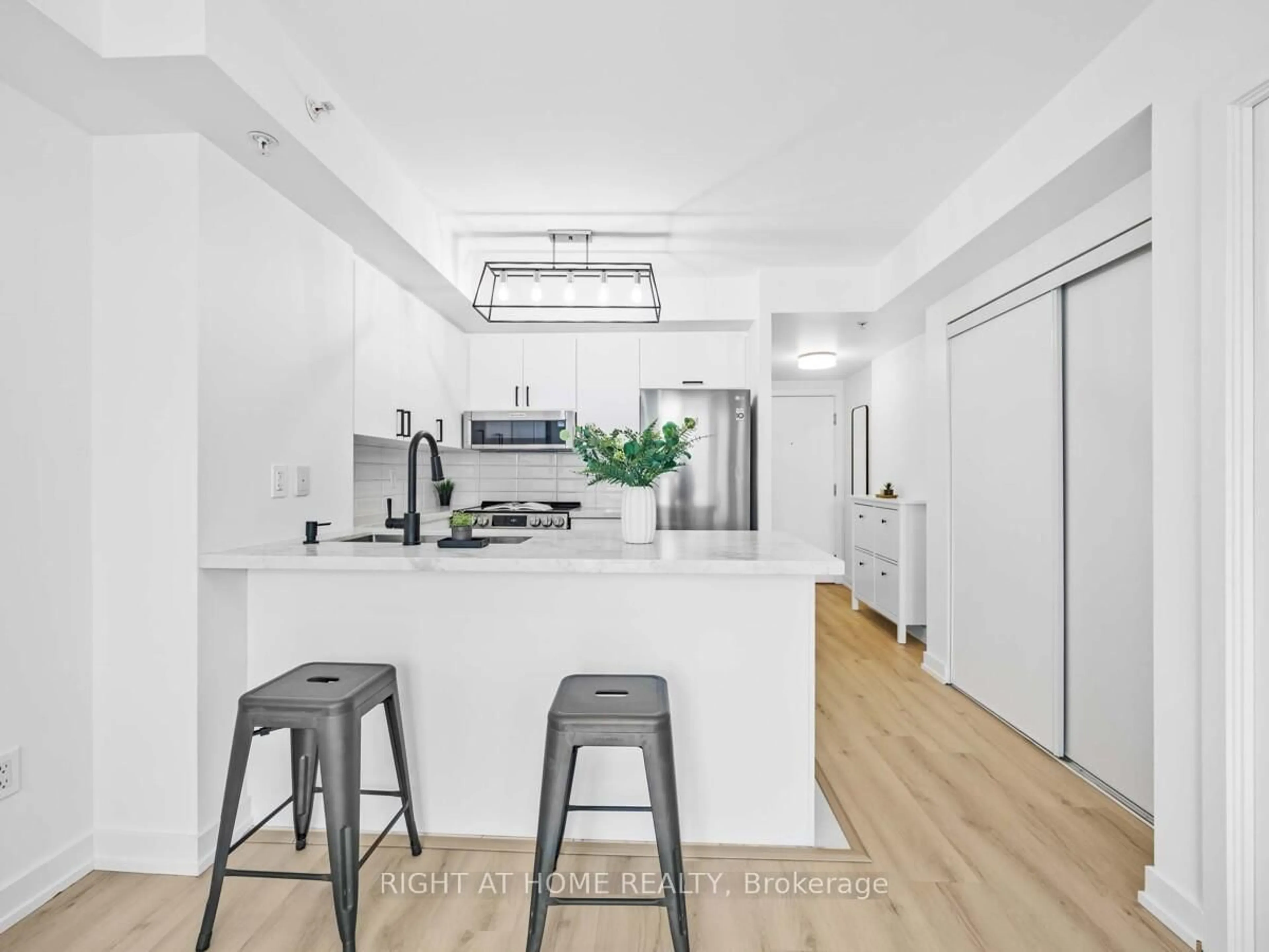 Open concept kitchen, unknown for 5740 YONGE St #601, Toronto Ontario M2M 0B1