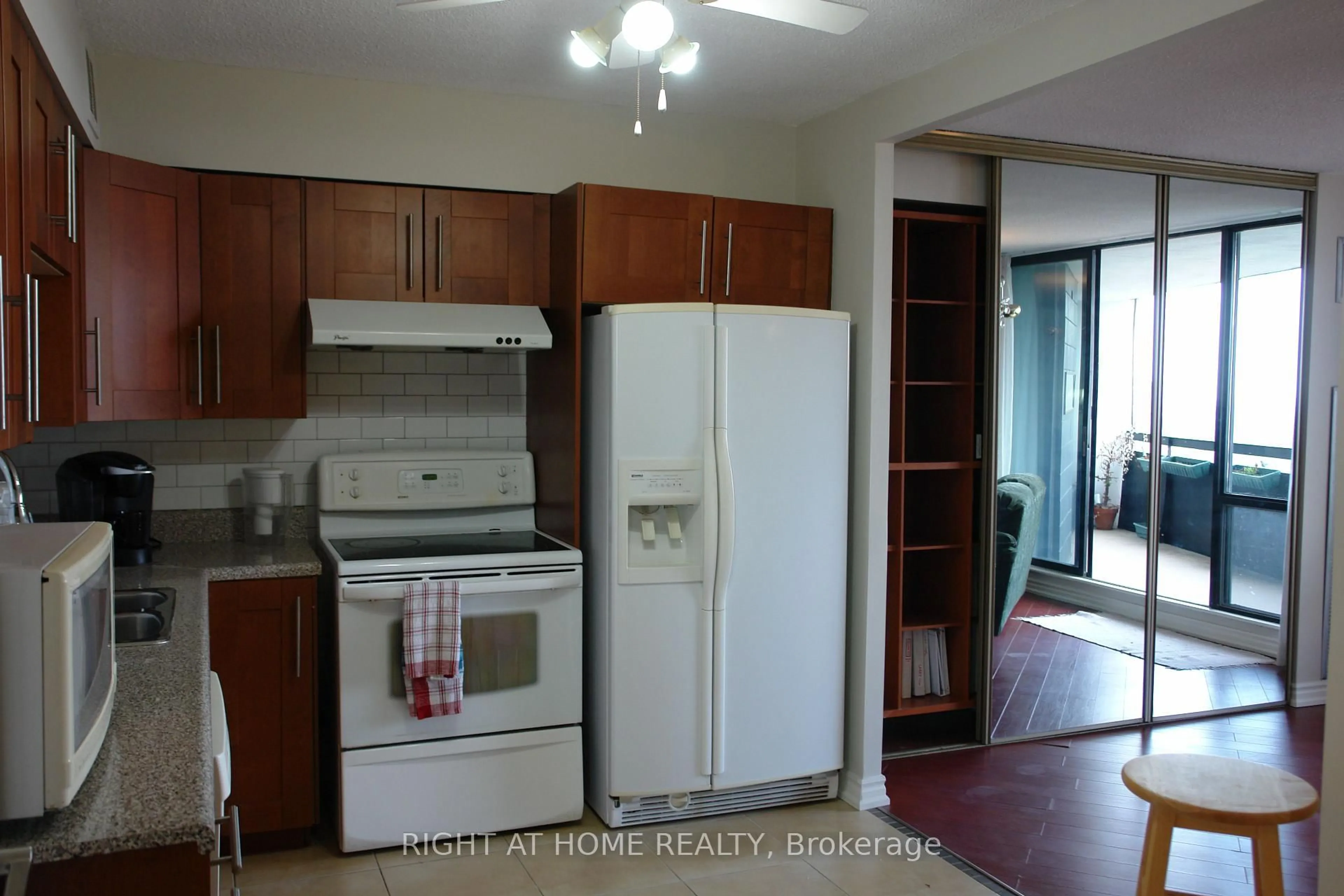 Standard kitchen, unknown for 75 Graydon Hall Dr #2308, Toronto Ontario M3A 3M5
