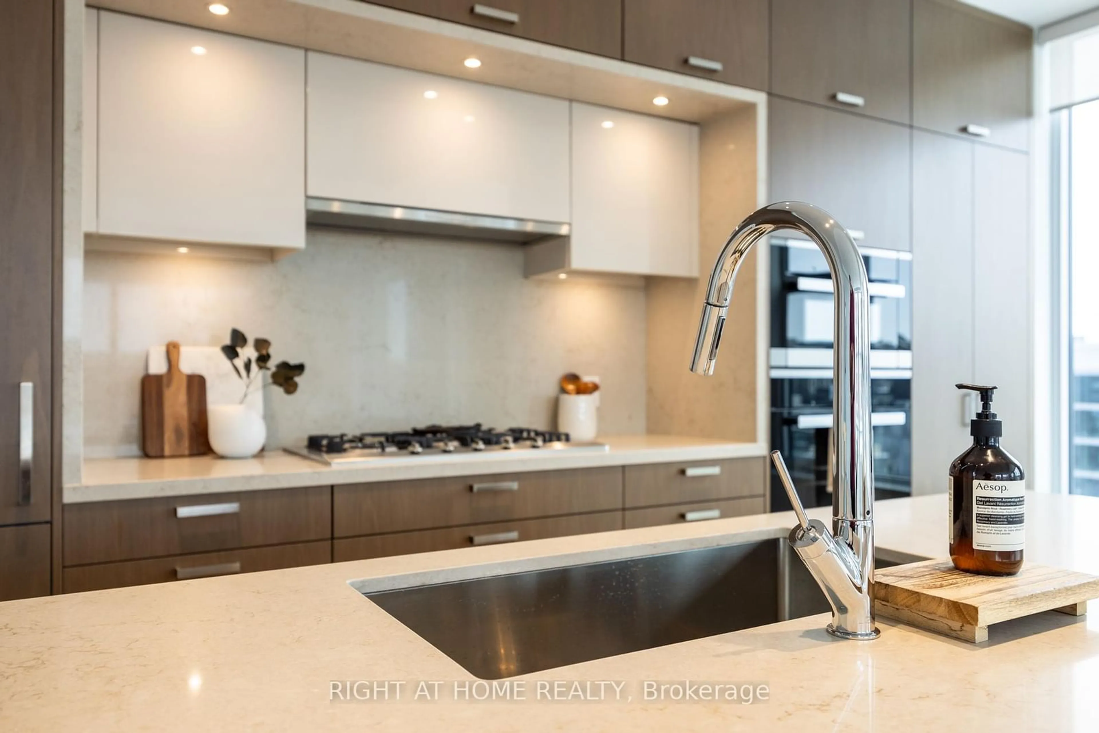 Contemporary kitchen, unknown for 455 Wellington St #1110, Toronto Ontario M5V 0V8
