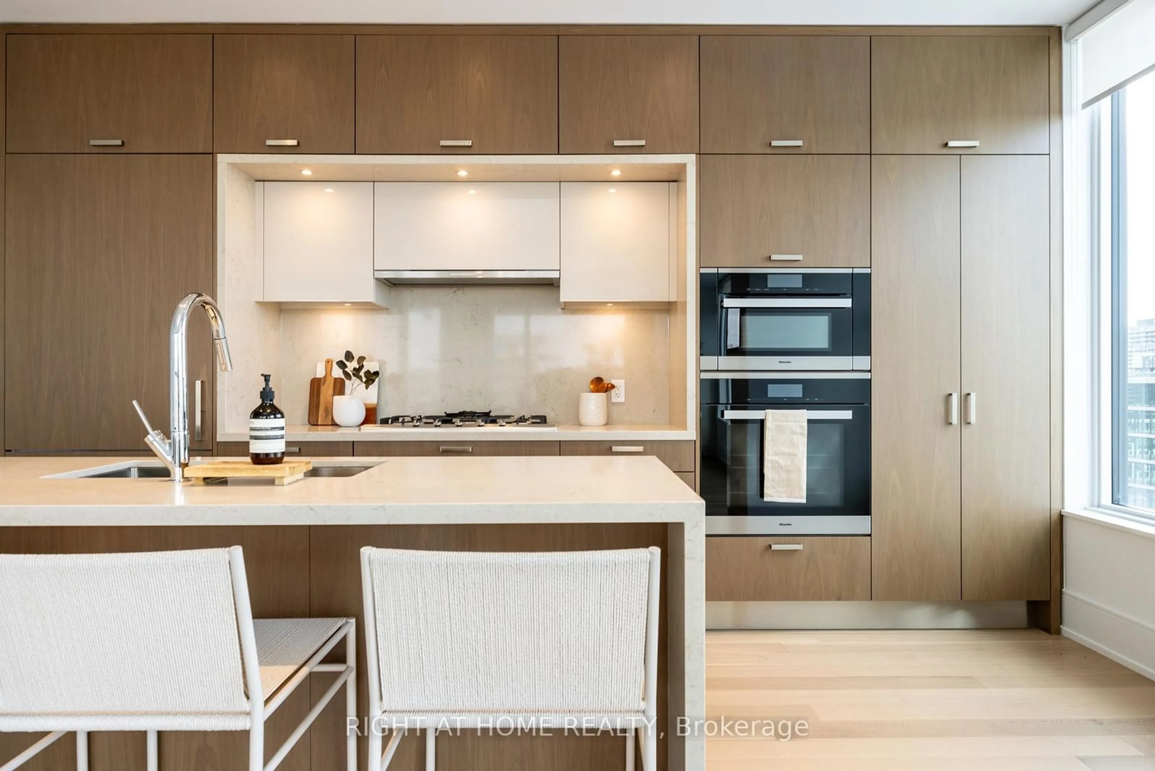 Contemporary kitchen, unknown for 455 Wellington St #1110, Toronto Ontario M5V 0V8