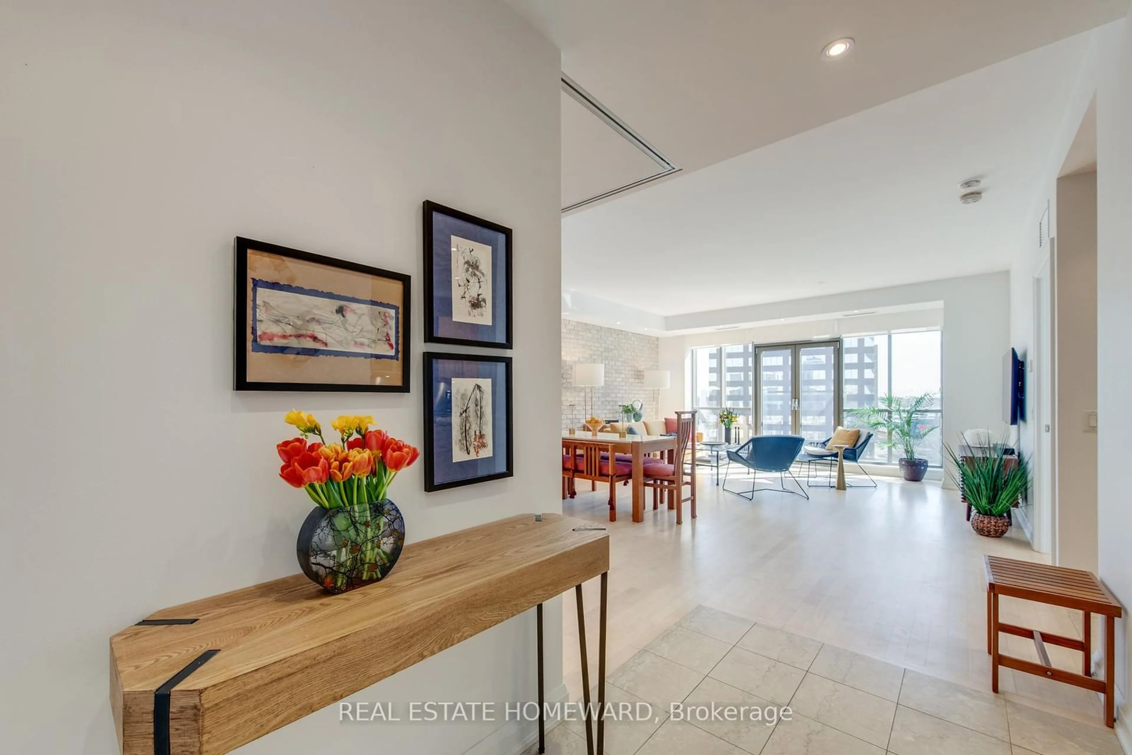 Indoor entryway for 3 Mcalpine St #705, Toronto Ontario M5R 3T5
