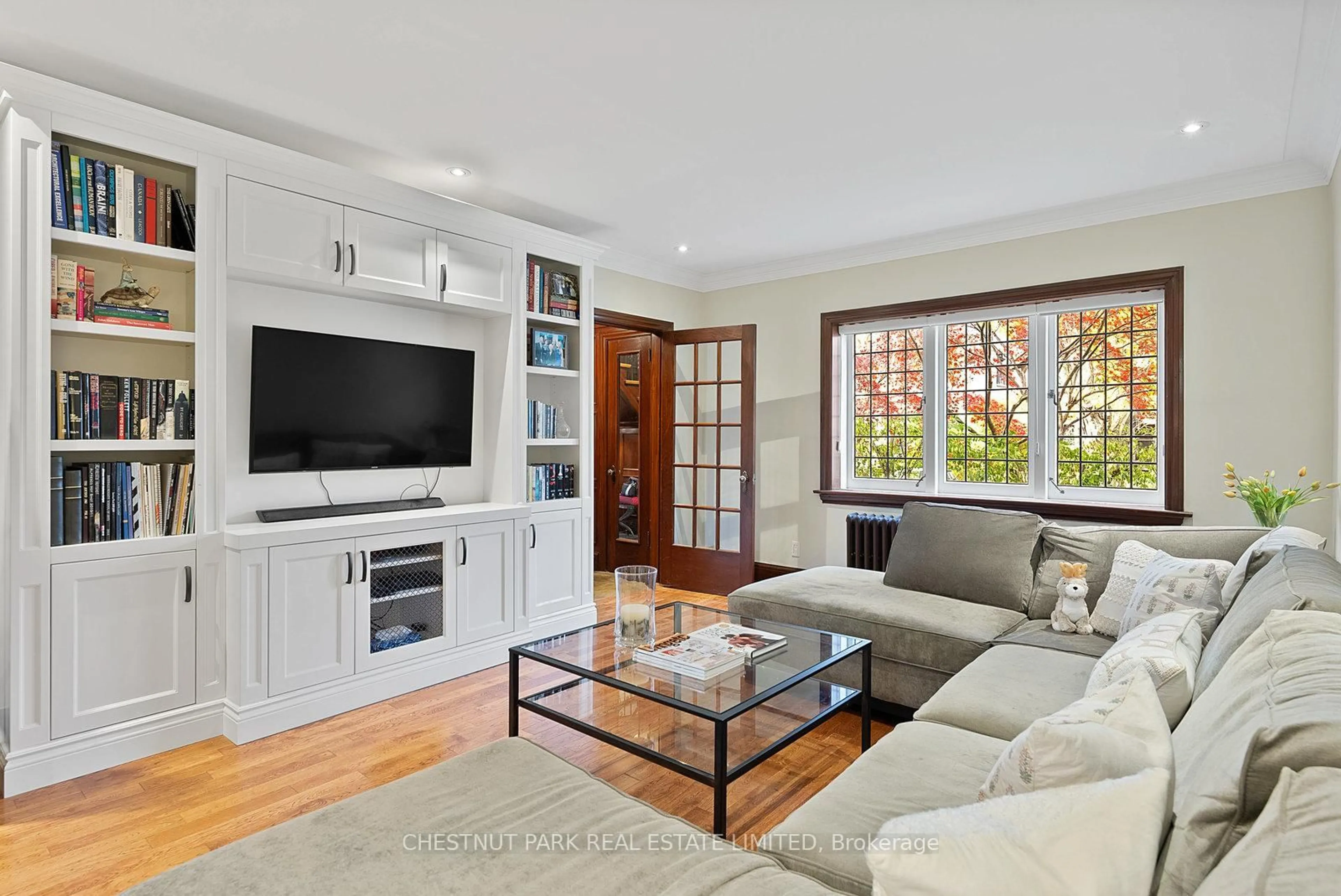 Living room with furniture, unknown for 19 Hillhurst Blvd, Toronto Ontario M4R 1K3
