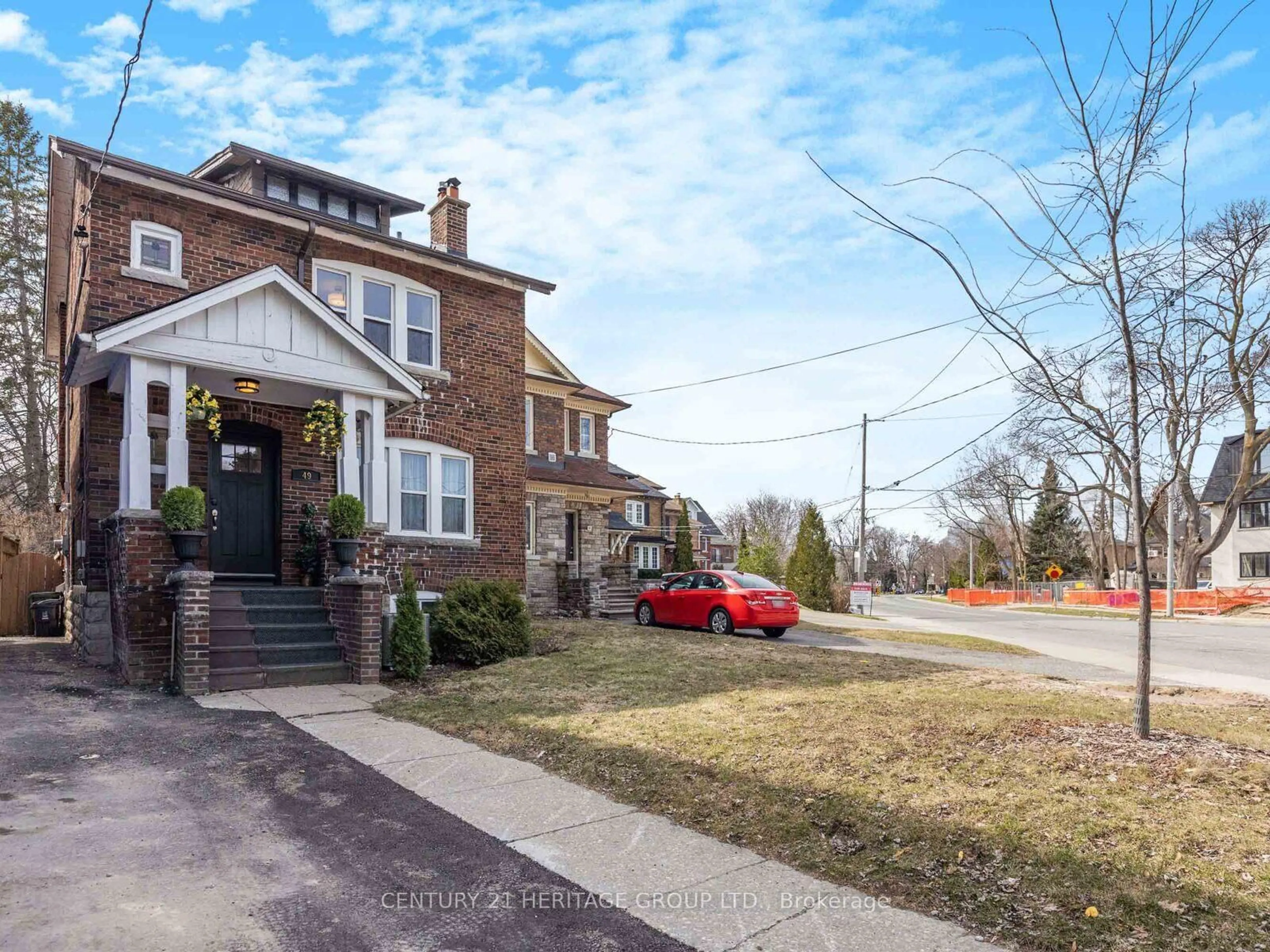 Home with brick exterior material, street for 49 Yonge Blvd, Toronto Ontario M5M 3G7