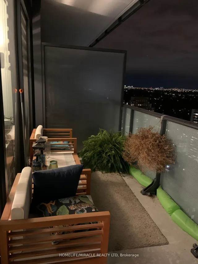 Additional property image - 185 Roehampton Ave Unit 2105