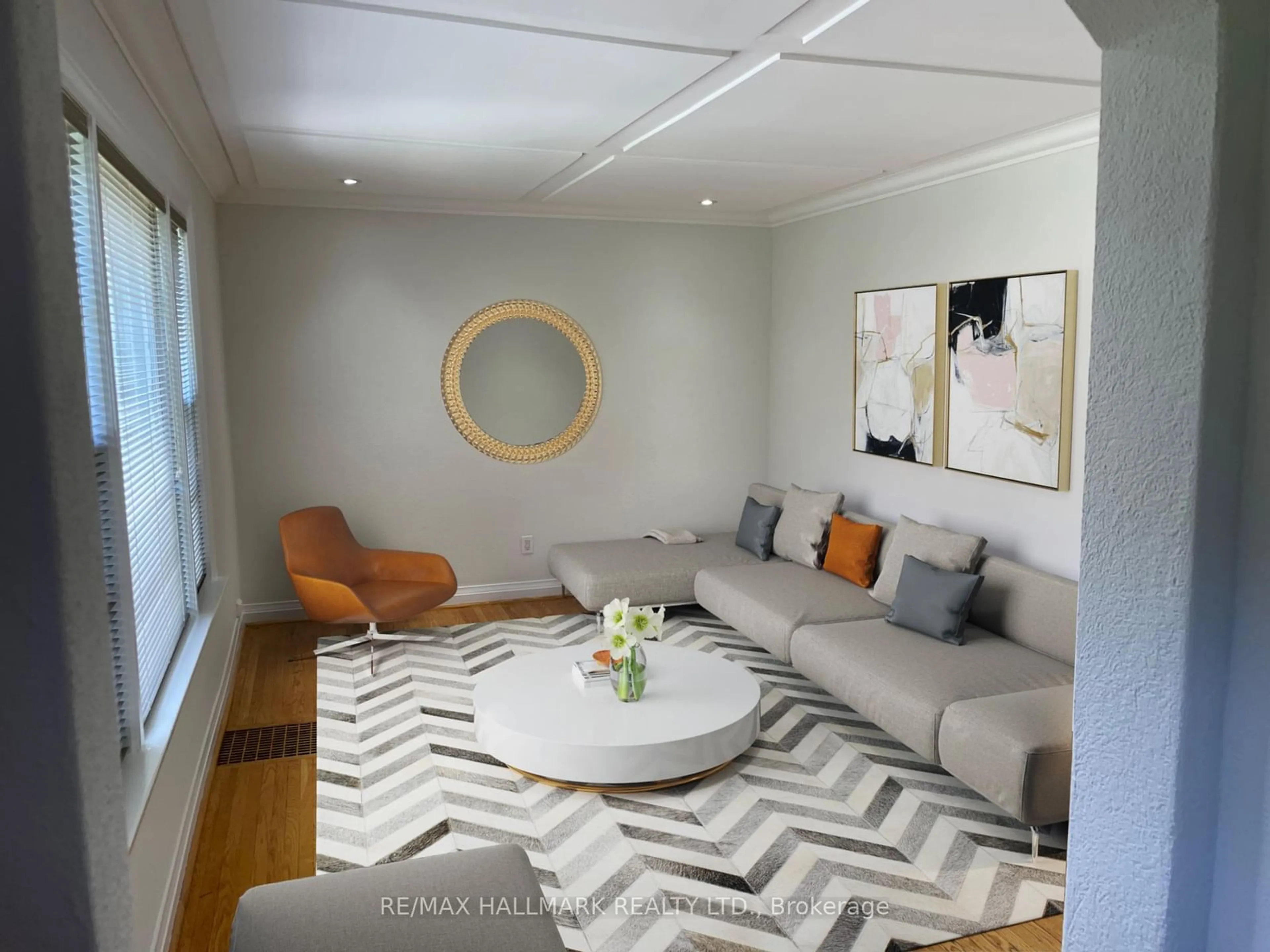 Living room with furniture, unknown for 209 Homewood Ave, Toronto Ontario M2M 1K4