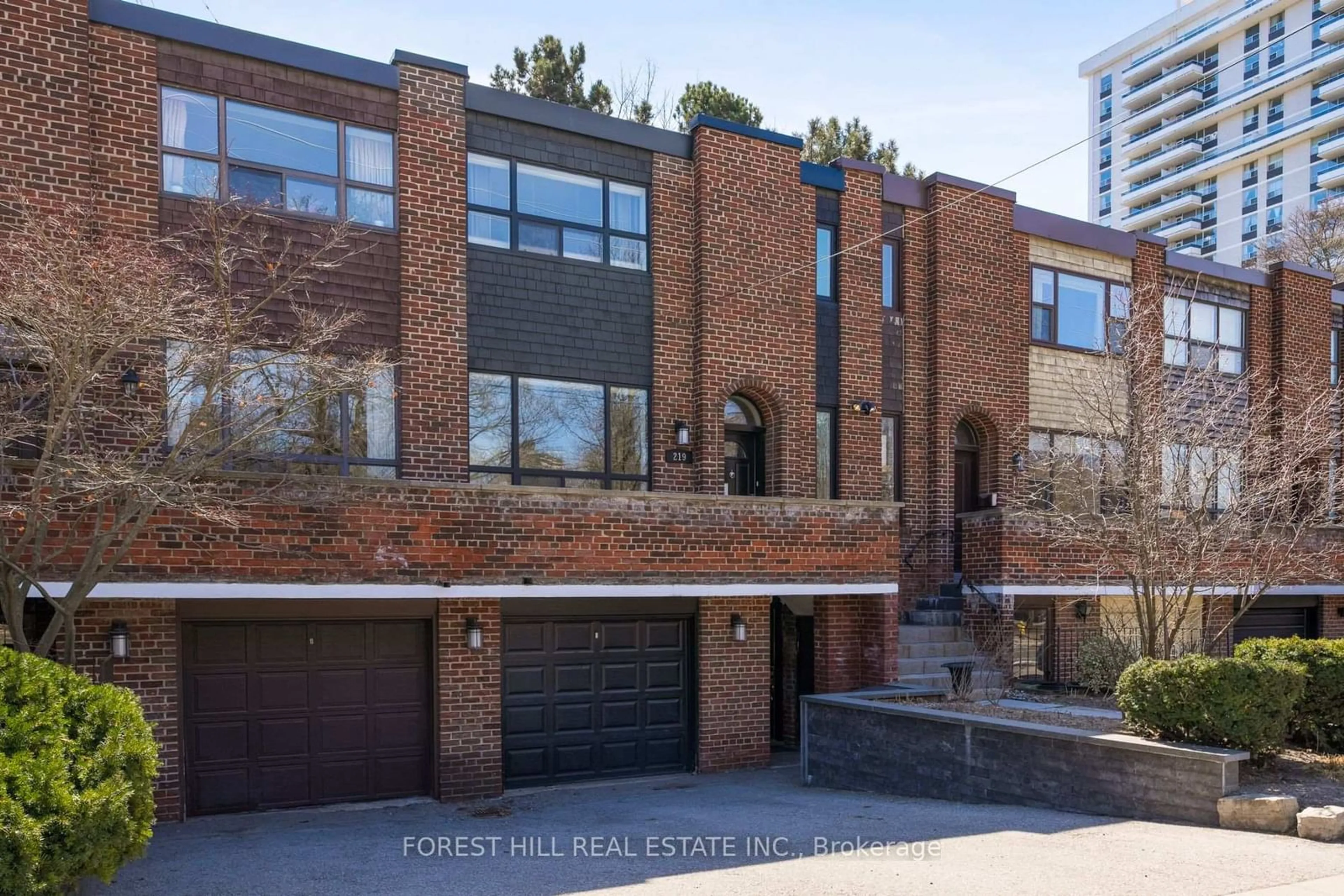 Home with brick exterior material, street for 219 Davisville Ave, Toronto Ontario M4S 1G8
