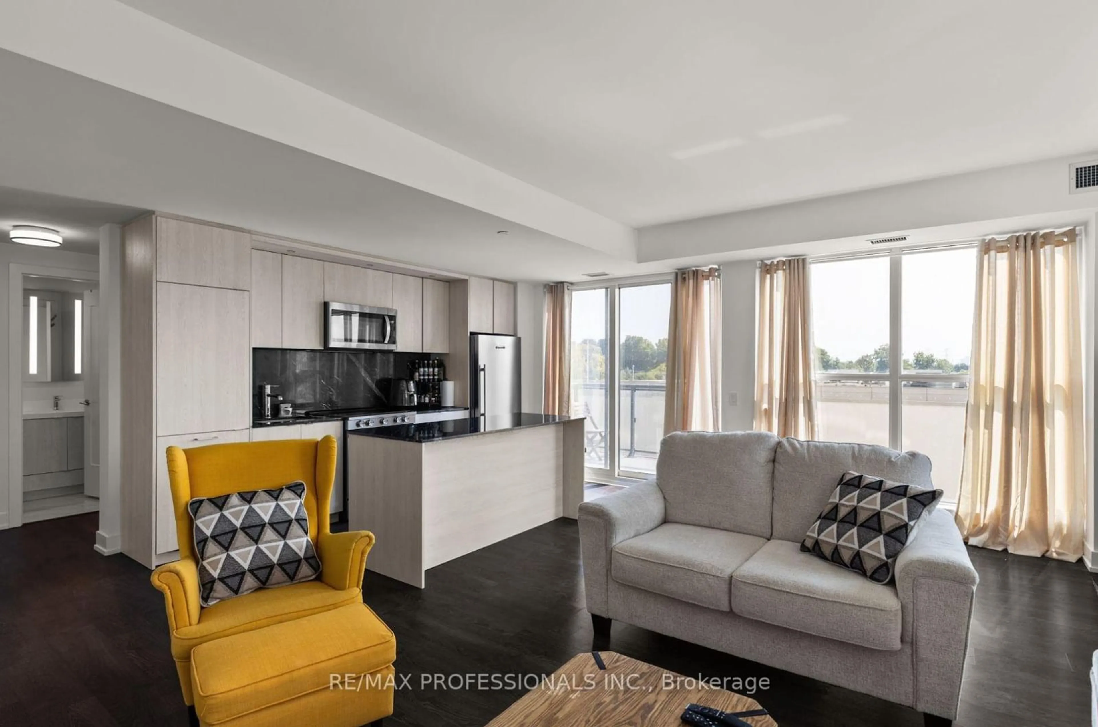 Living room with furniture, unknown for 30 Inn On The Park Dr #320, Toronto Ontario M3C 0P7