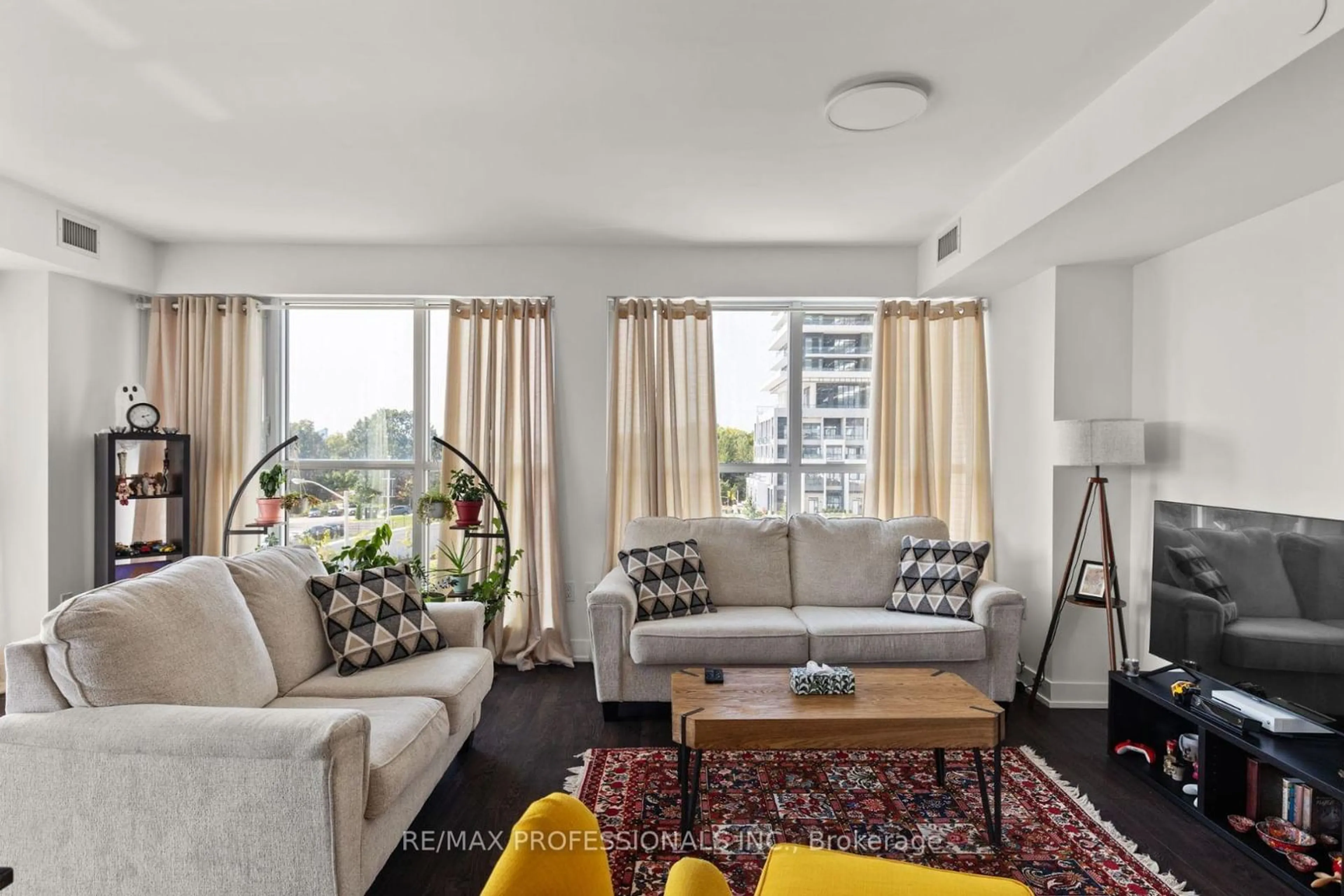 Living room with furniture, carpet floor for 30 Inn On The Park Dr #320, Toronto Ontario M3C 0P7