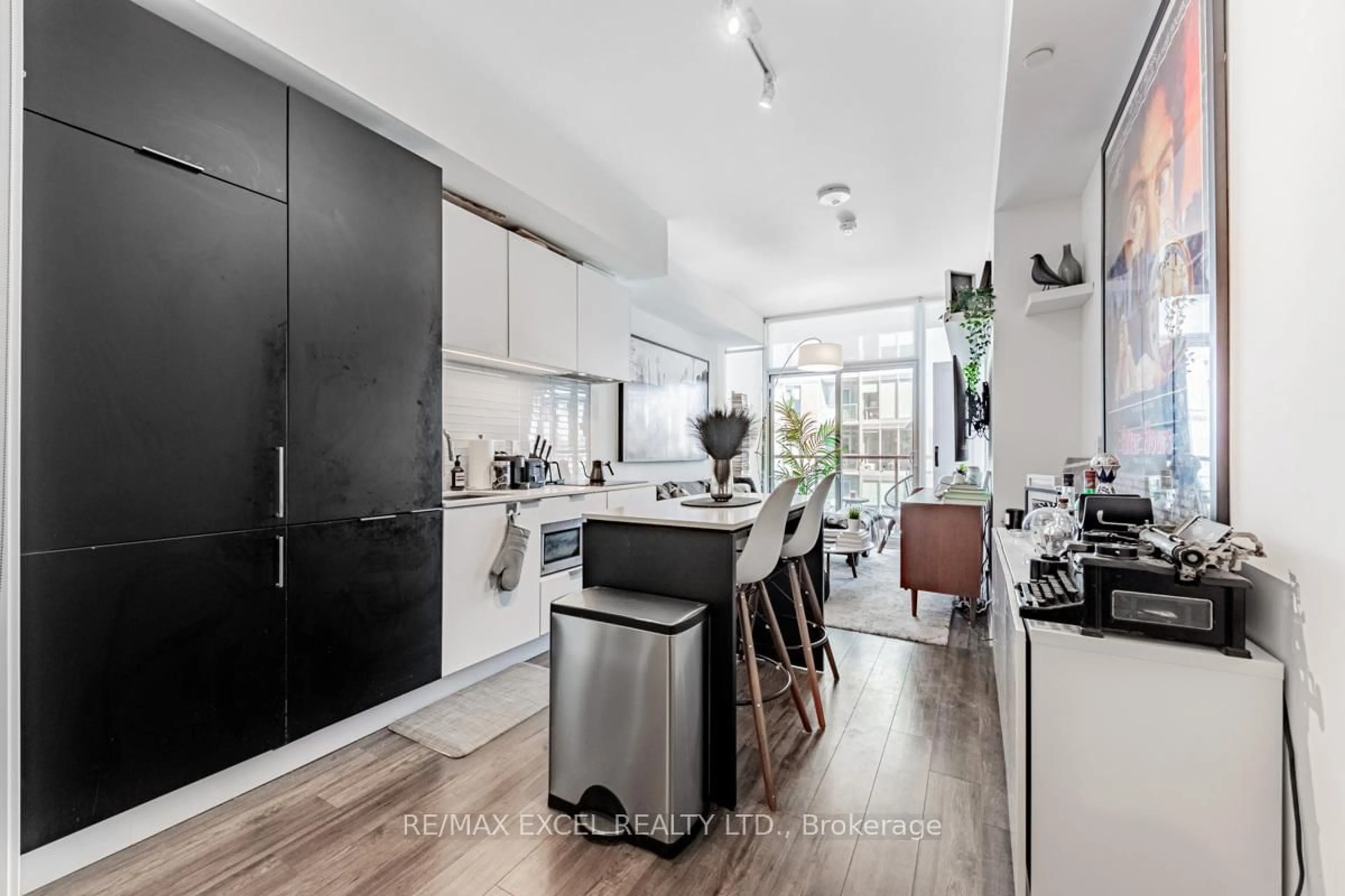 Contemporary kitchen, unknown for 33 Helendale Ave #504, Toronto Ontario M4R 0A4