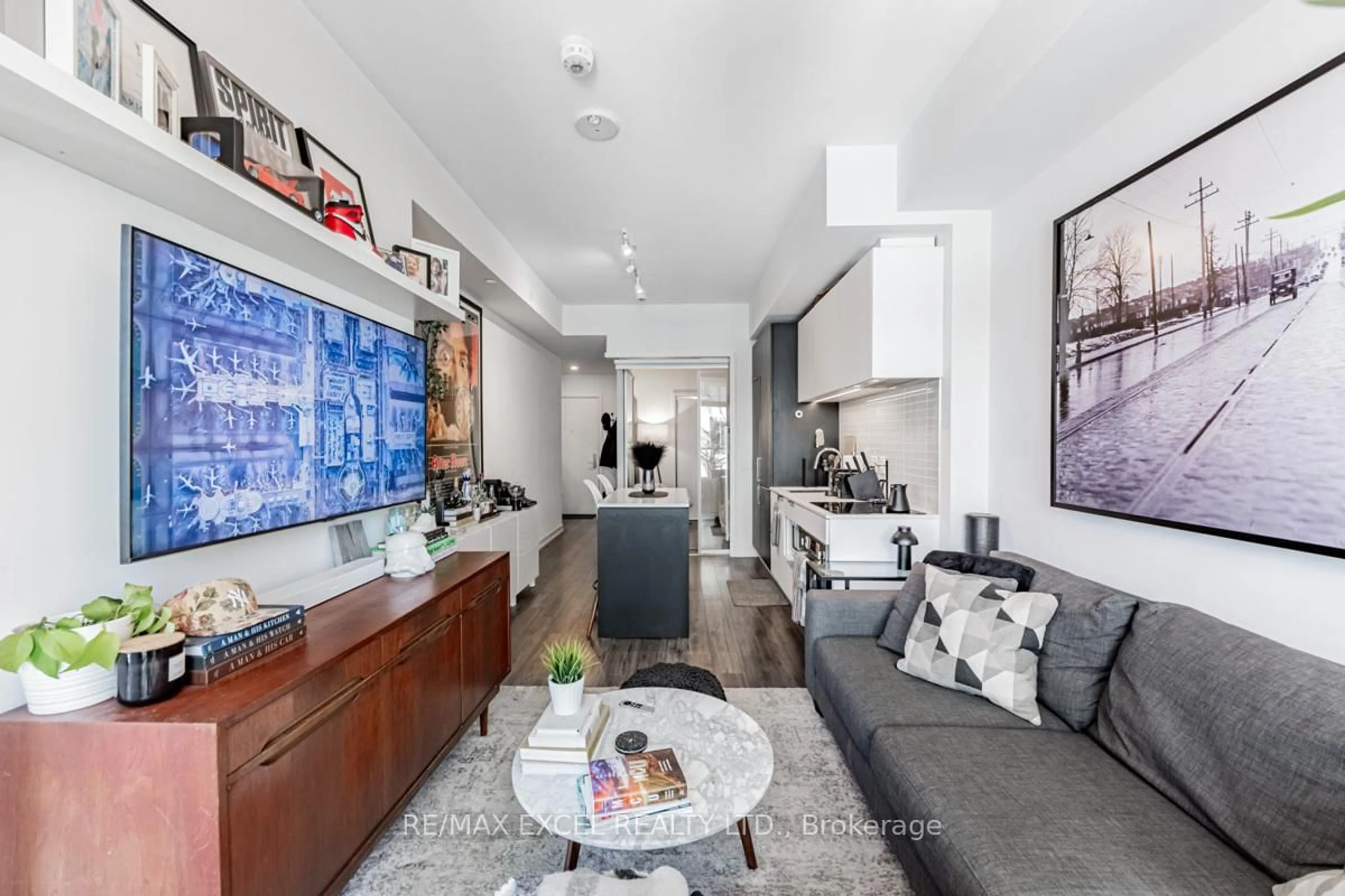 Open concept kitchen, ceramic/tile floor for 33 Helendale Ave #504, Toronto Ontario M4R 0A4
