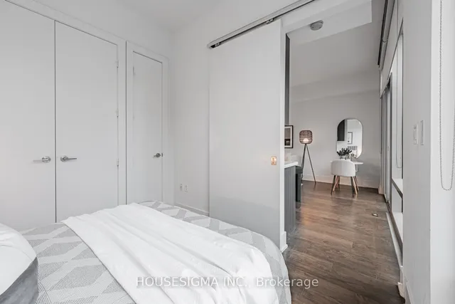 Additional property image - 39 Queens Quay Unit 1039