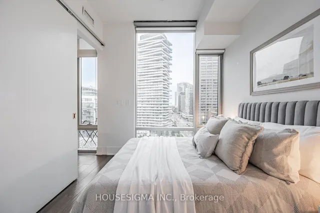 Additional property image - 39 Queens Quay Unit 1039
