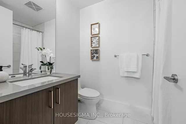 Additional property image - 39 Queens Quay Unit 1039