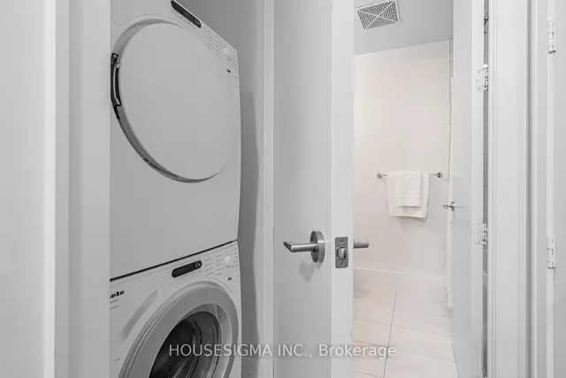 Additional property image - 39 Queens Quay Unit 1039