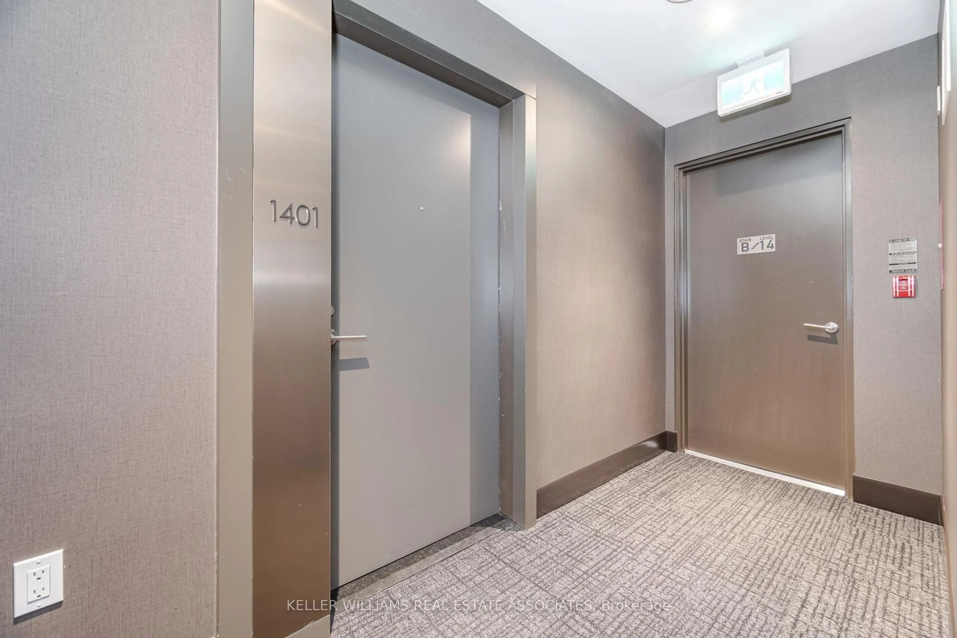 Indoor foyer for 8 Cumberland St #1401, Toronto Ontario M4W 0B6