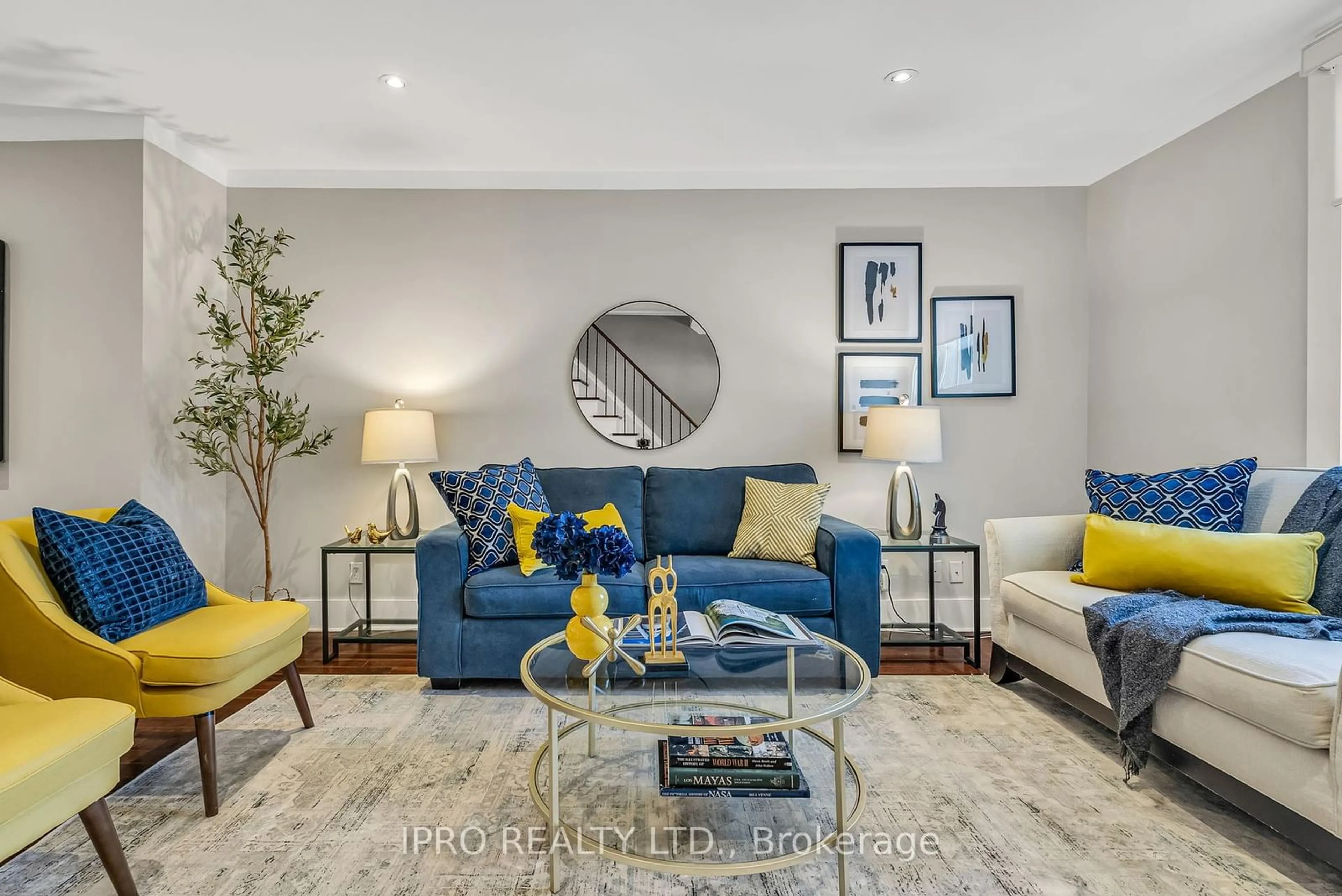 Living room with furniture, unknown for 264 Howland Ave, Toronto Ontario M5R 3B6