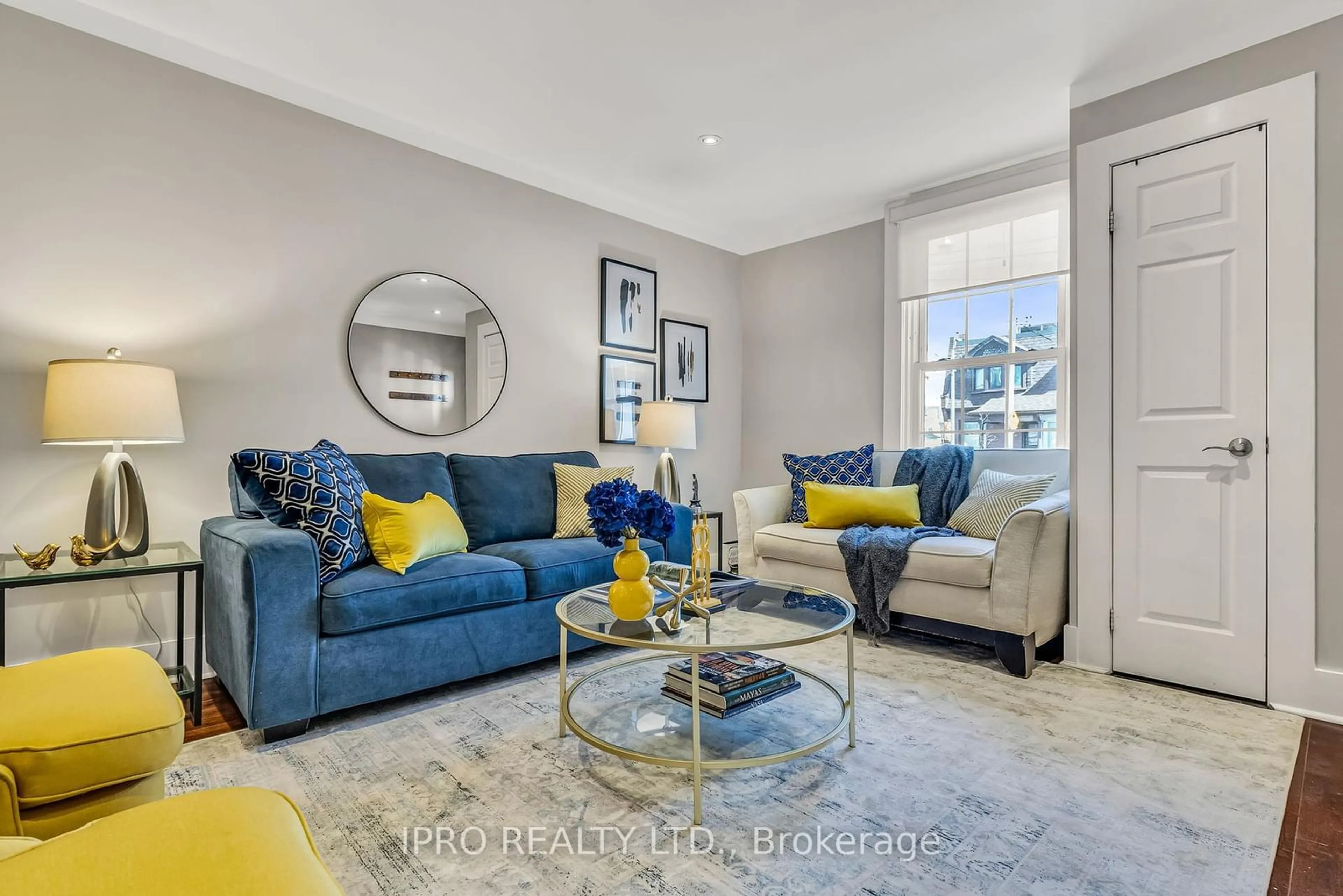 Living room with furniture, unknown for 264 Howland Ave, Toronto Ontario M5R 3B6