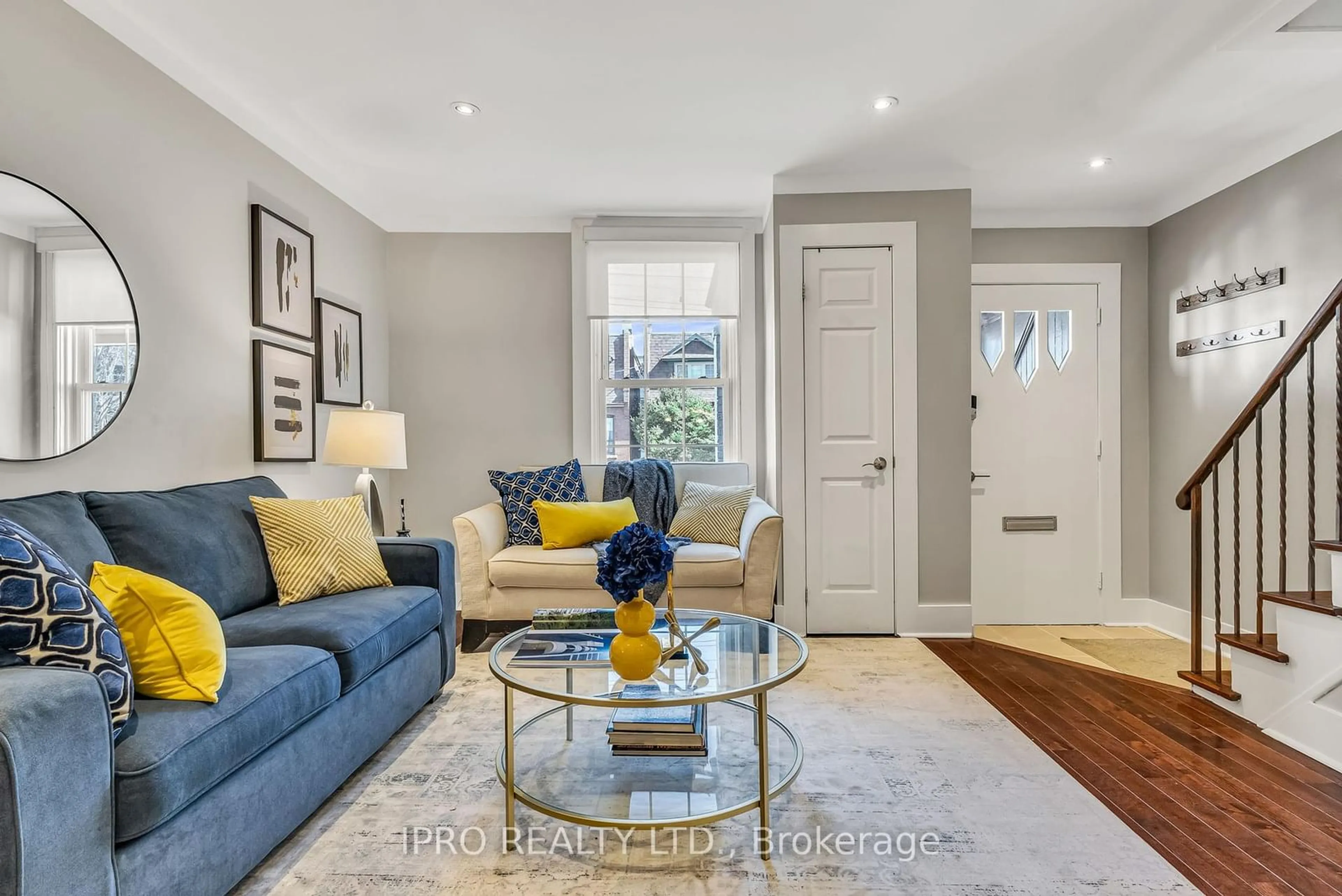 Living room with furniture, unknown for 264 Howland Ave, Toronto Ontario M5R 3B6