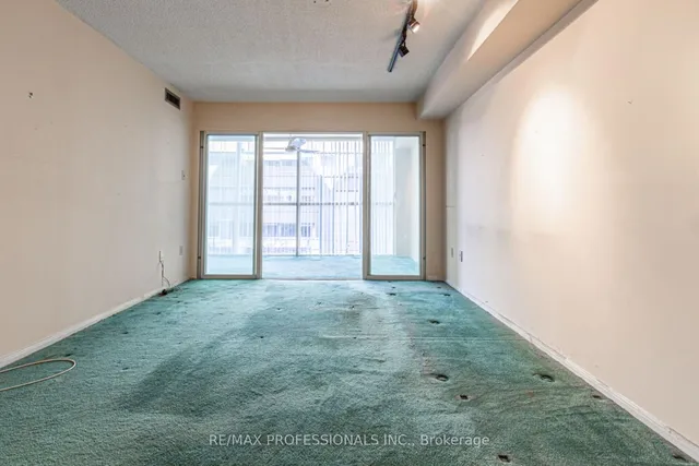 Additional image 11 of 705 King St Unit 405