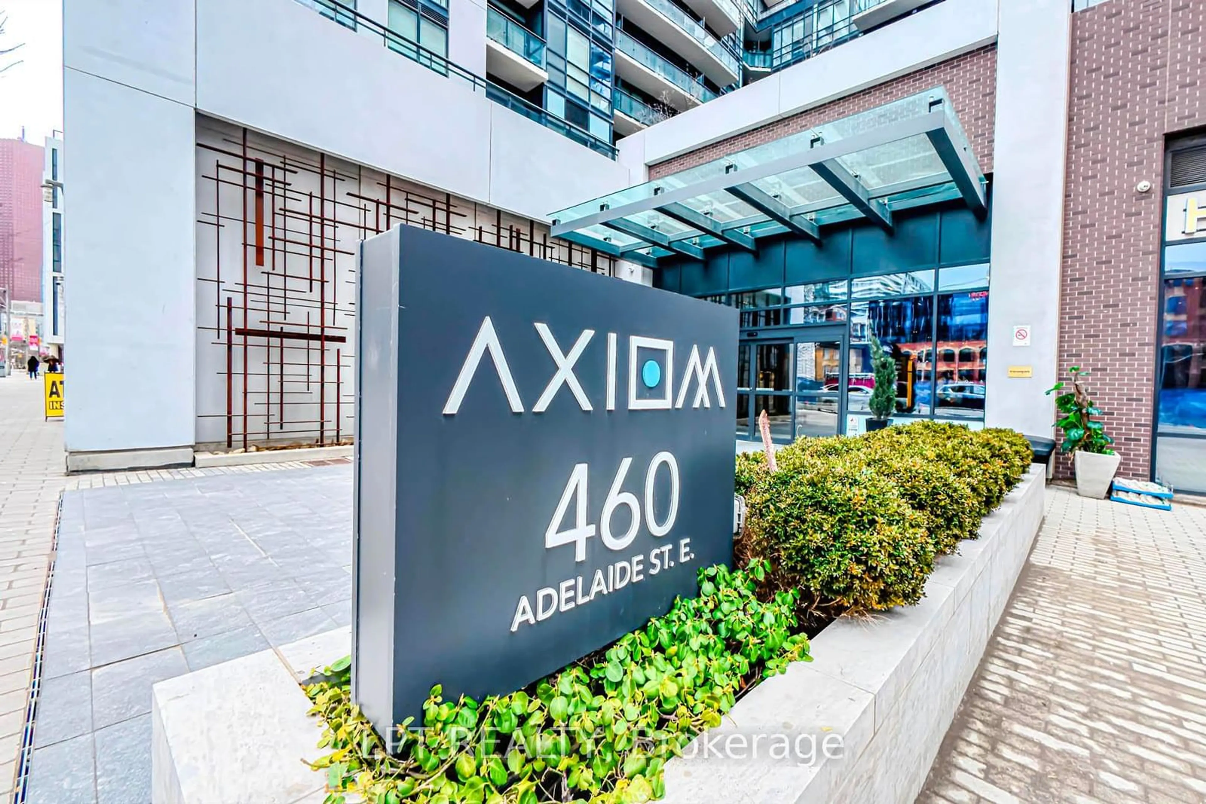 Indoor foyer for 460 Adelaide St #2112, Toronto Ontario M5A 1N6