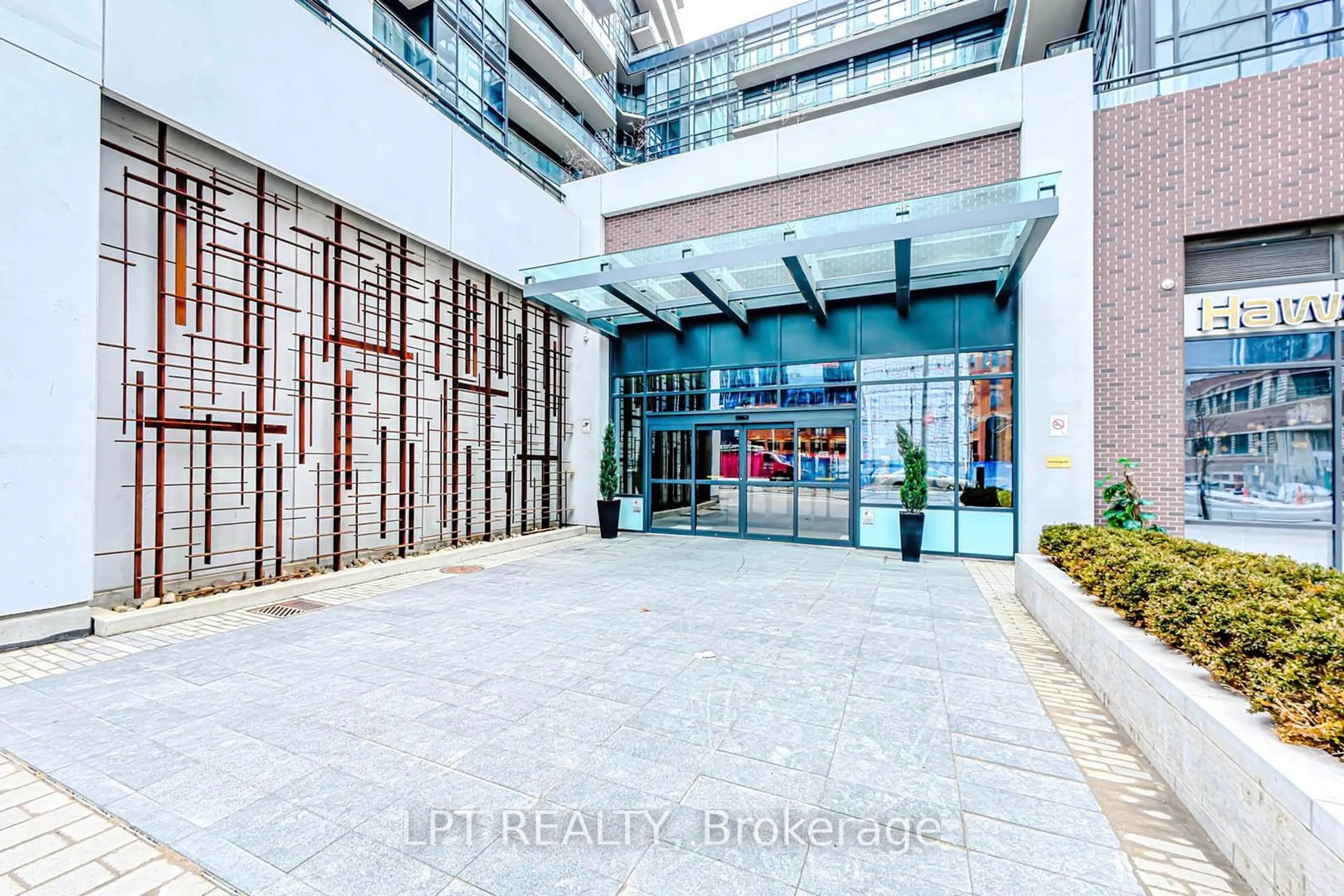 Indoor foyer for 460 Adelaide St #2112, Toronto Ontario M5A 1N6