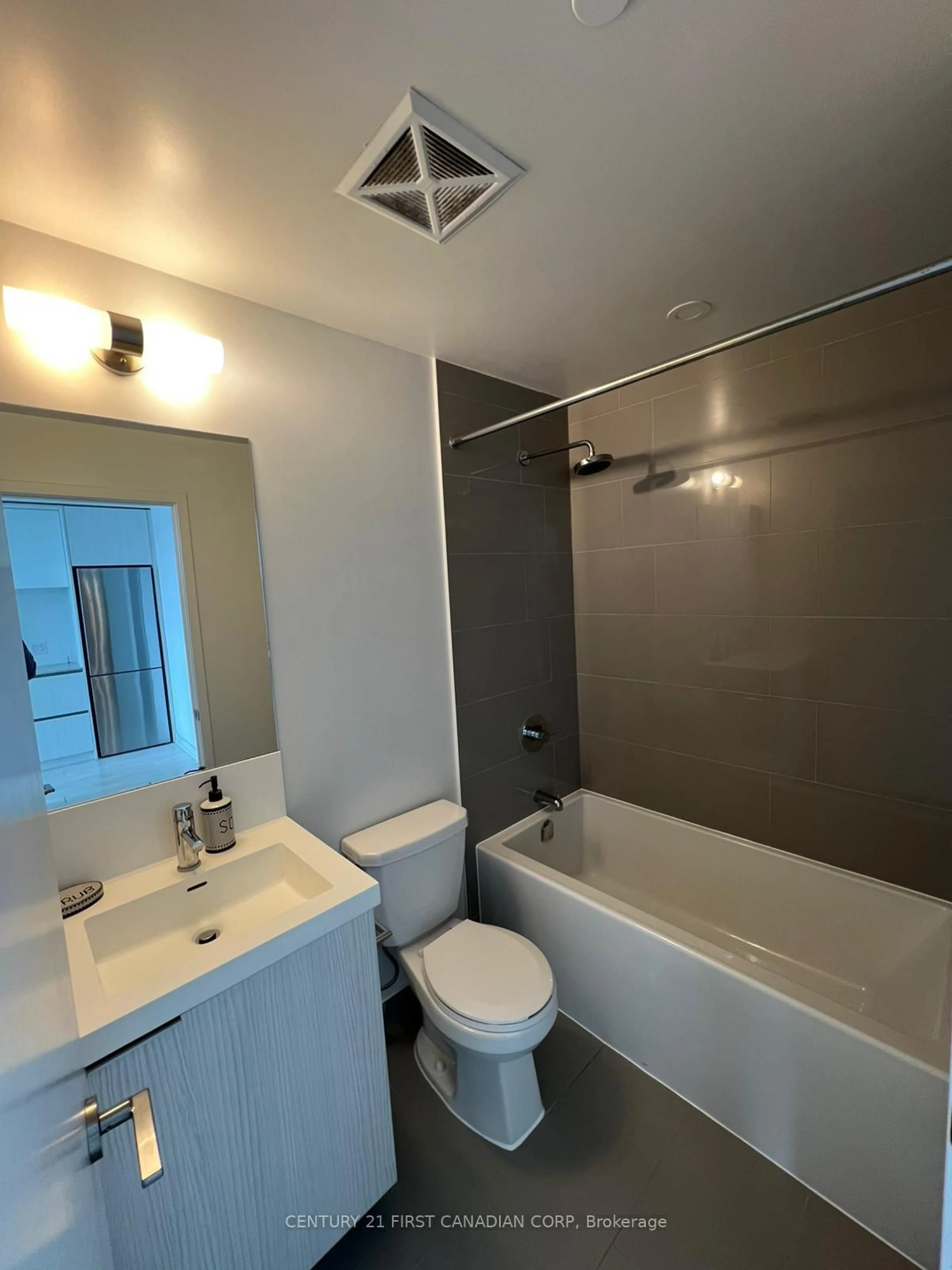 Standard bathroom, ceramic/tile floor for 225 Sumach St #2810, Toronto Ontario M5A 0P8
