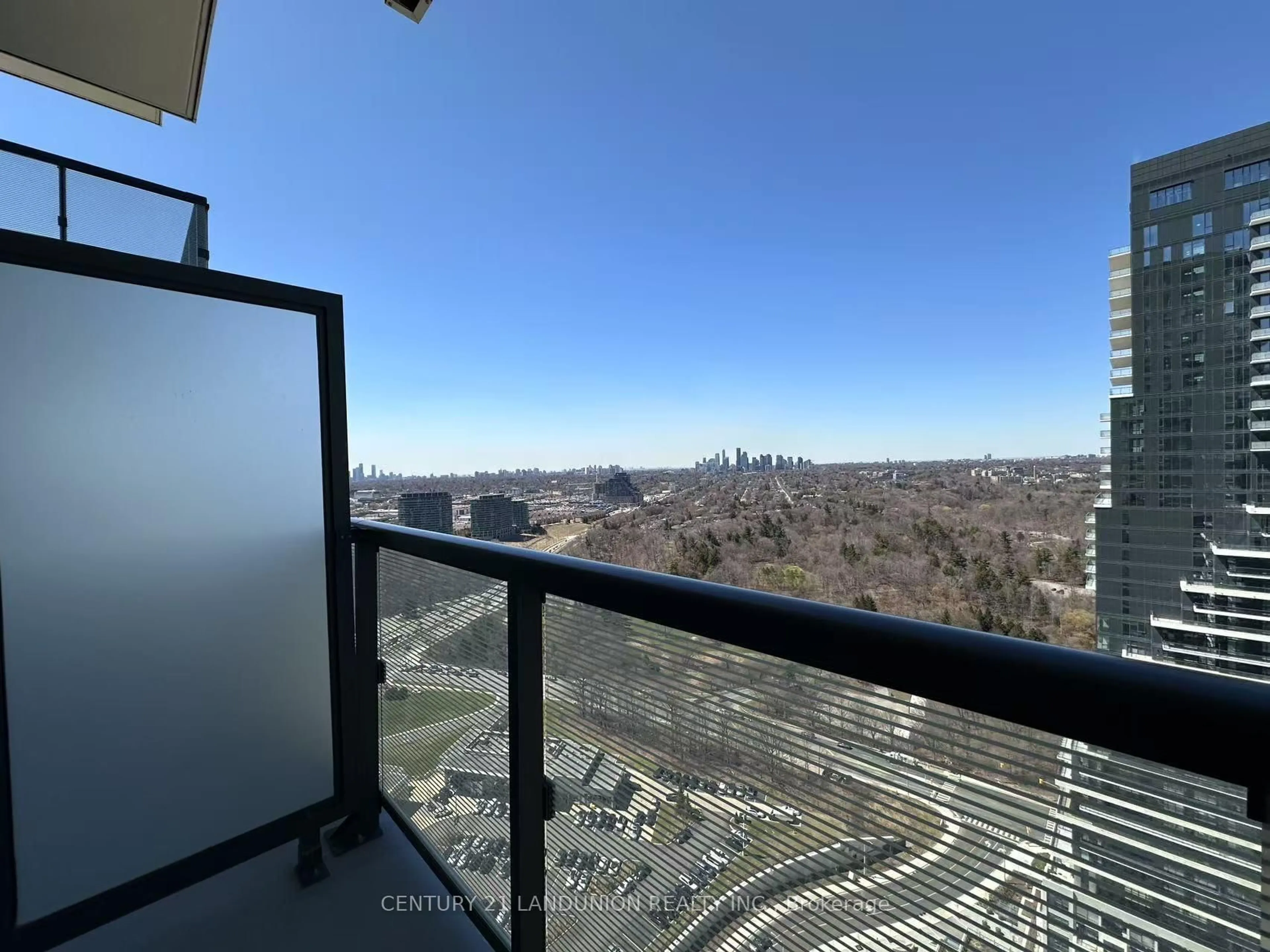 A pic of a room for 30 Inn On The Park Dr #2911, Toronto Ontario M3C 0P7