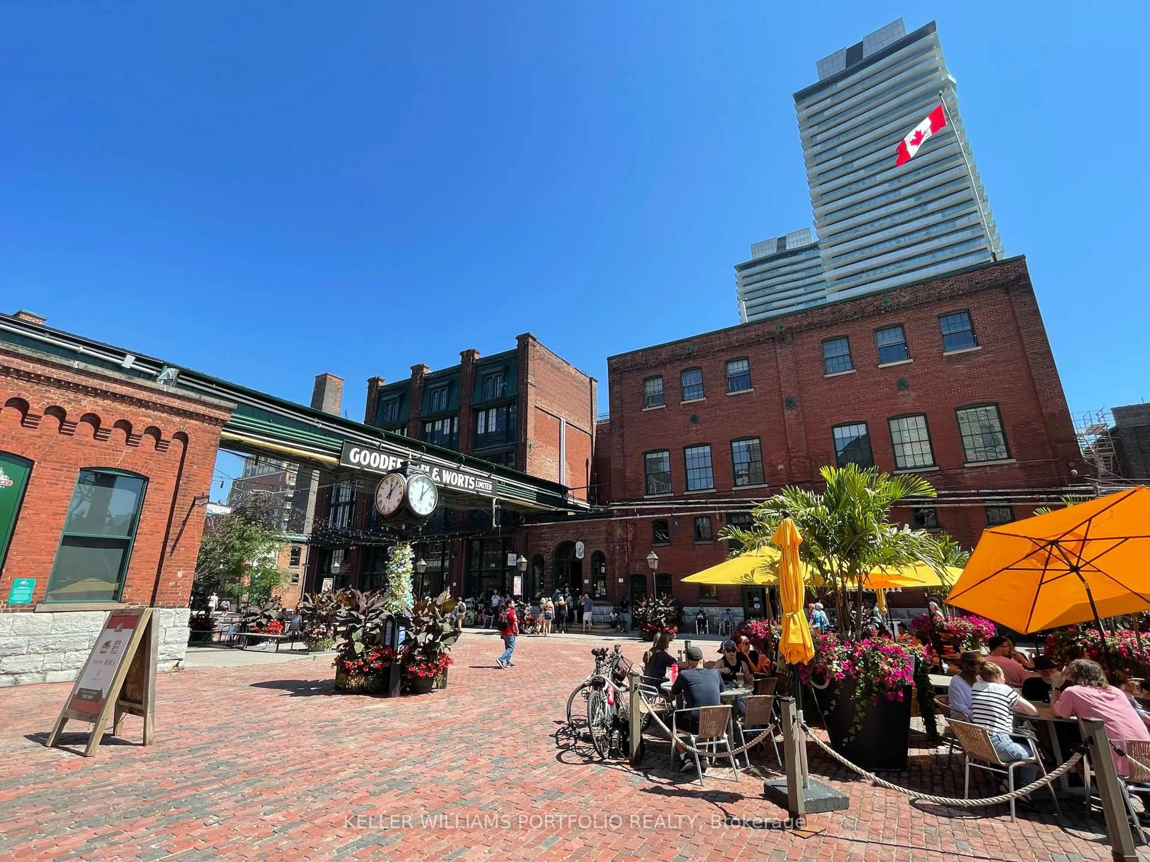Patio, street for 318 King St #1413, Toronto Ontario M5A 0C1