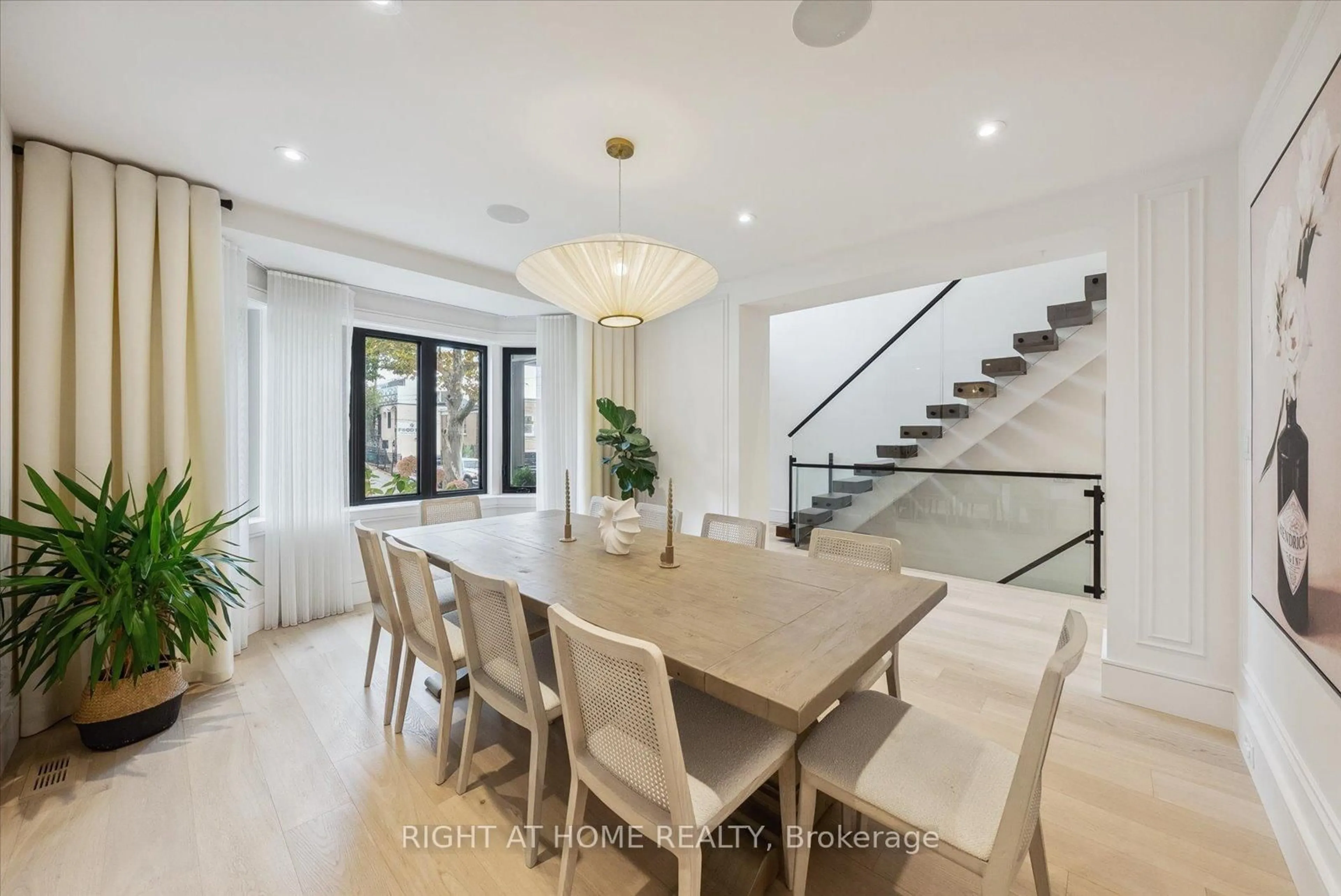Dining room, unknown for 4 Old Park Rd, Toronto Ontario M6C 3H3