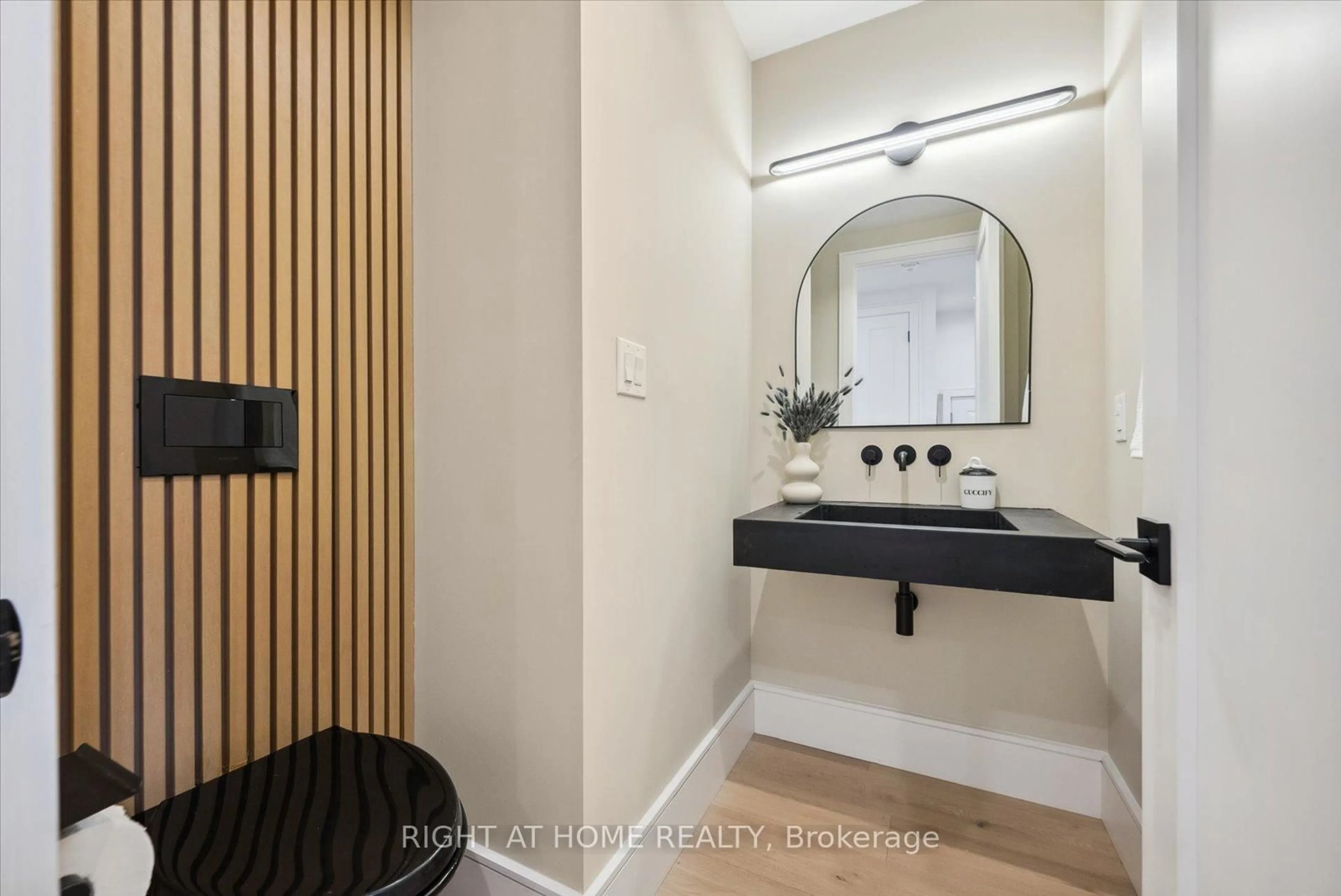 Standard bathroom, unknown for 4 Old Park Rd, Toronto Ontario M6C 3H3
