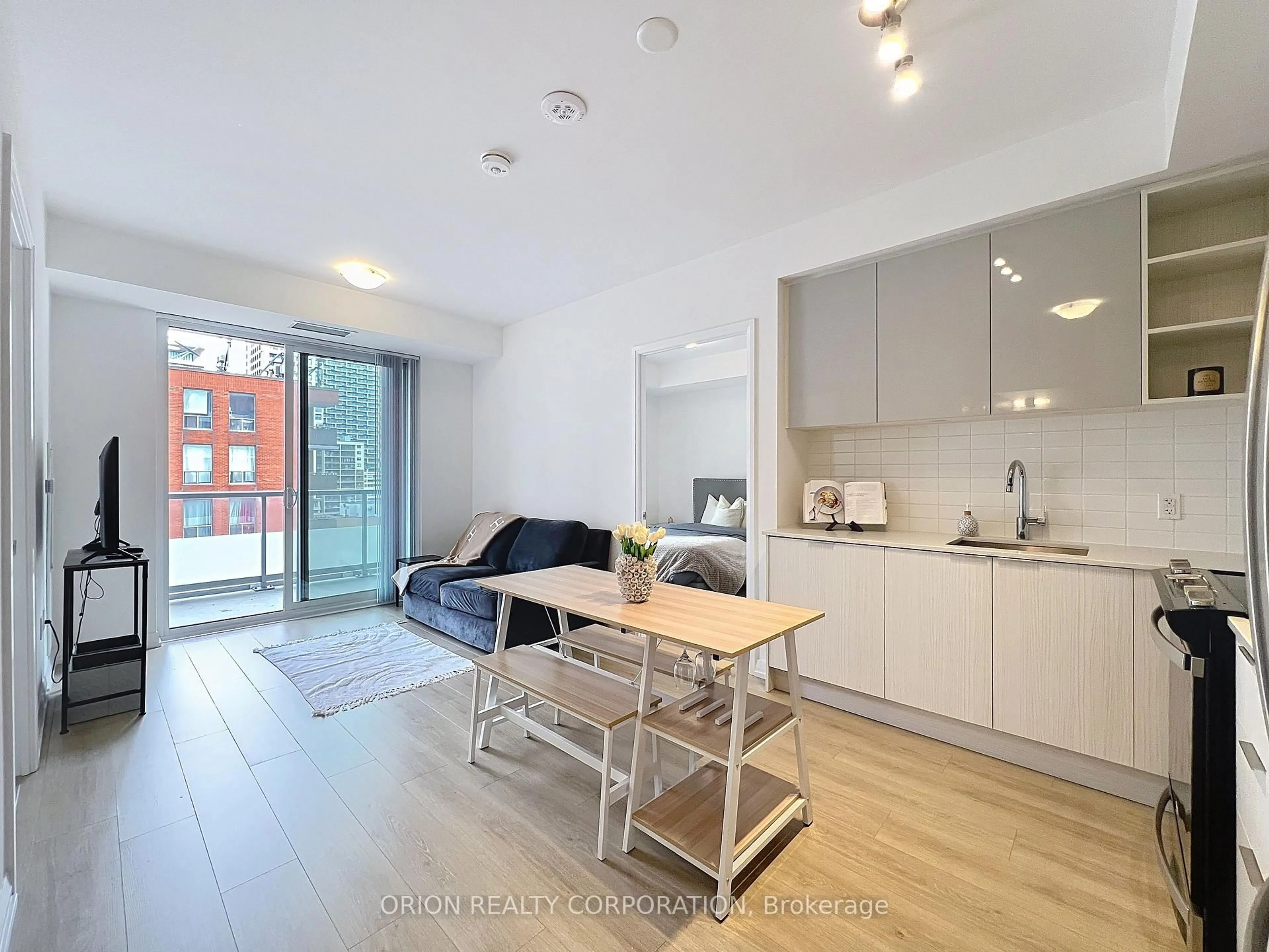 Unknown for 50 Dunfield Ave #1618, Toronto Ontario M4S 0E4